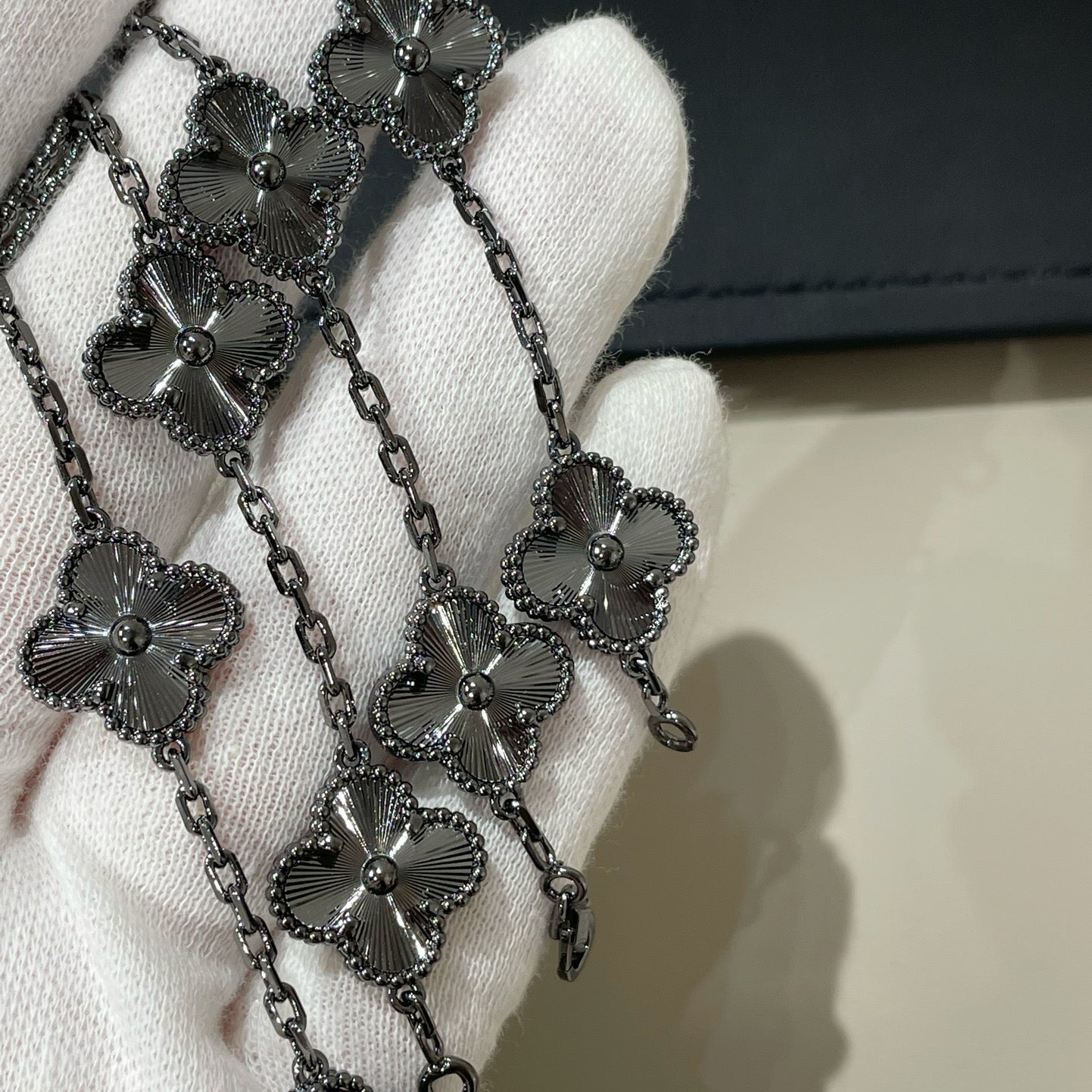 [Marin]CLOVER 5 MOTIF BLACK BRACELET
