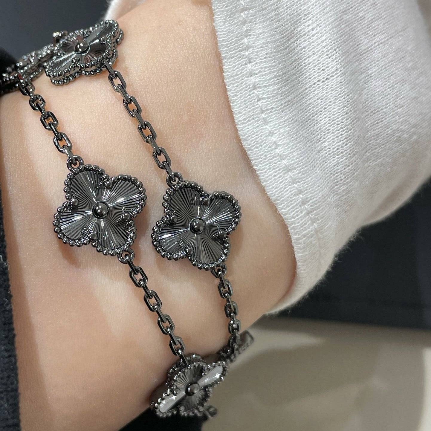 [Marin]CLOVER 5 MOTIF BLACK BRACELET