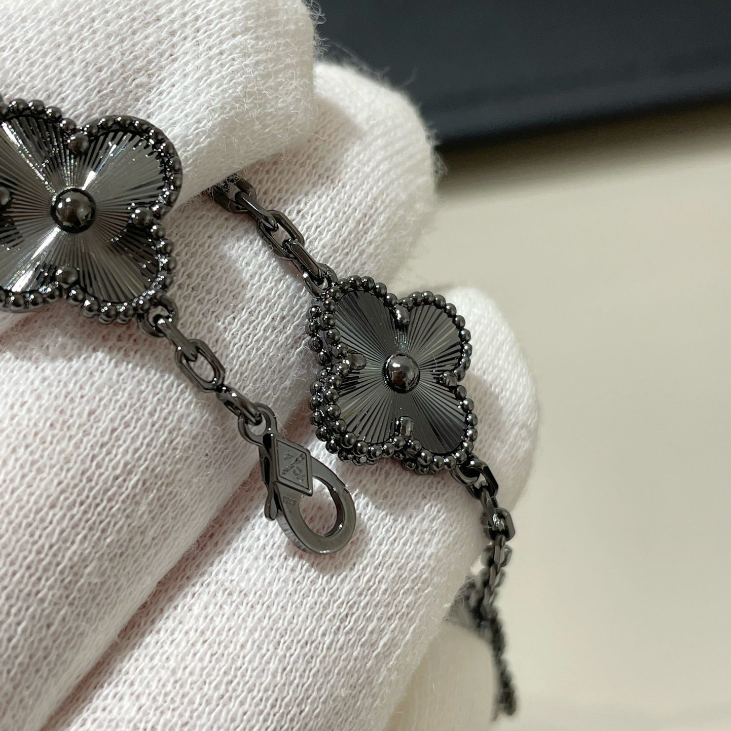 [⭐Shinejoy]CLOVER 5 MOTIF BLACK BRACELET