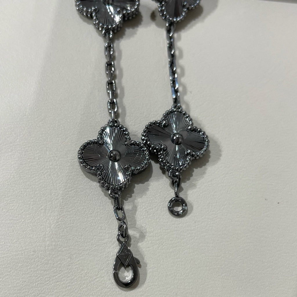 [⭐Shinejoy]CLOVER 5 MOTIF BLACK BRACELET
