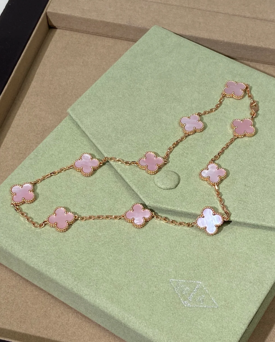 [Marin Jewellery] Pink Necklace with Ten Clover Designs