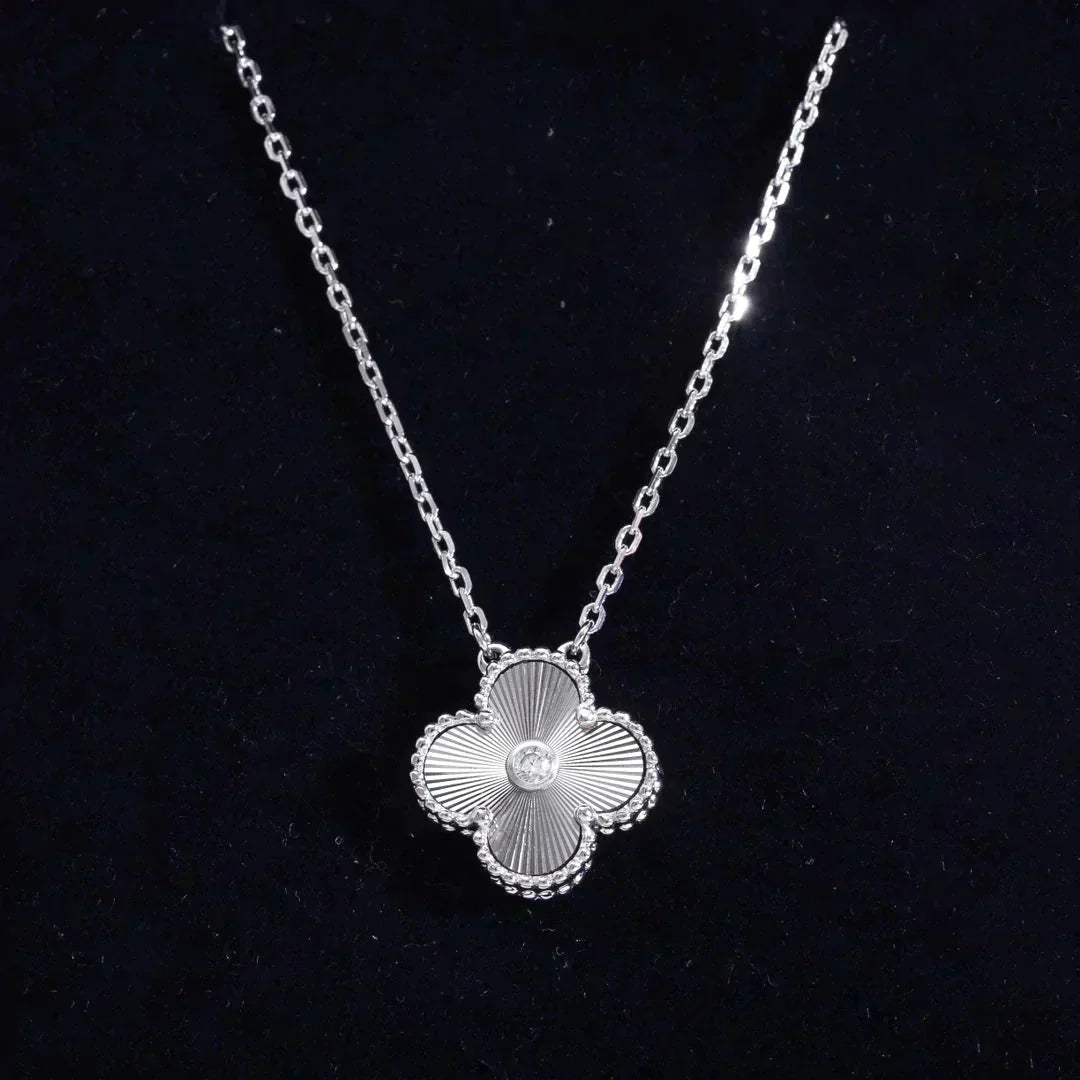 [Marin-Jewelry]CLOVER  15MM DIAMOND LASER NECKLACE SILVER