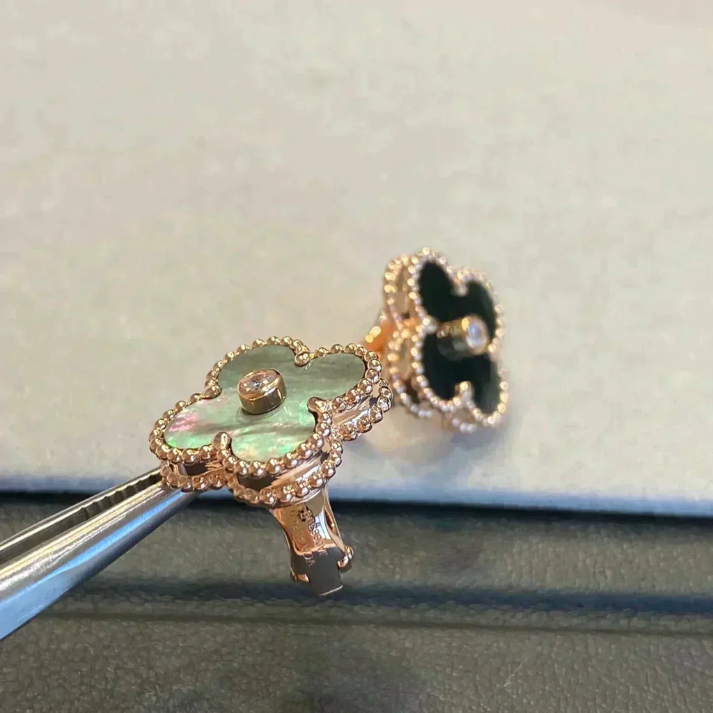 [Marin]CLOVER MEDIUM 1 MOTIFS GRAY MOP  DIAMOND EARRINGS