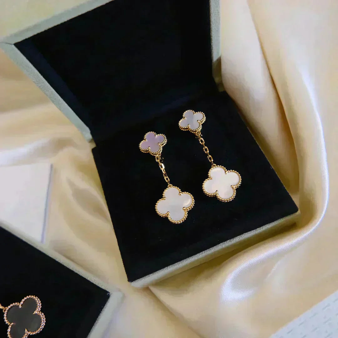 [Marin]CLOVER 2 MOTIF WHITE MOP EARRINGS