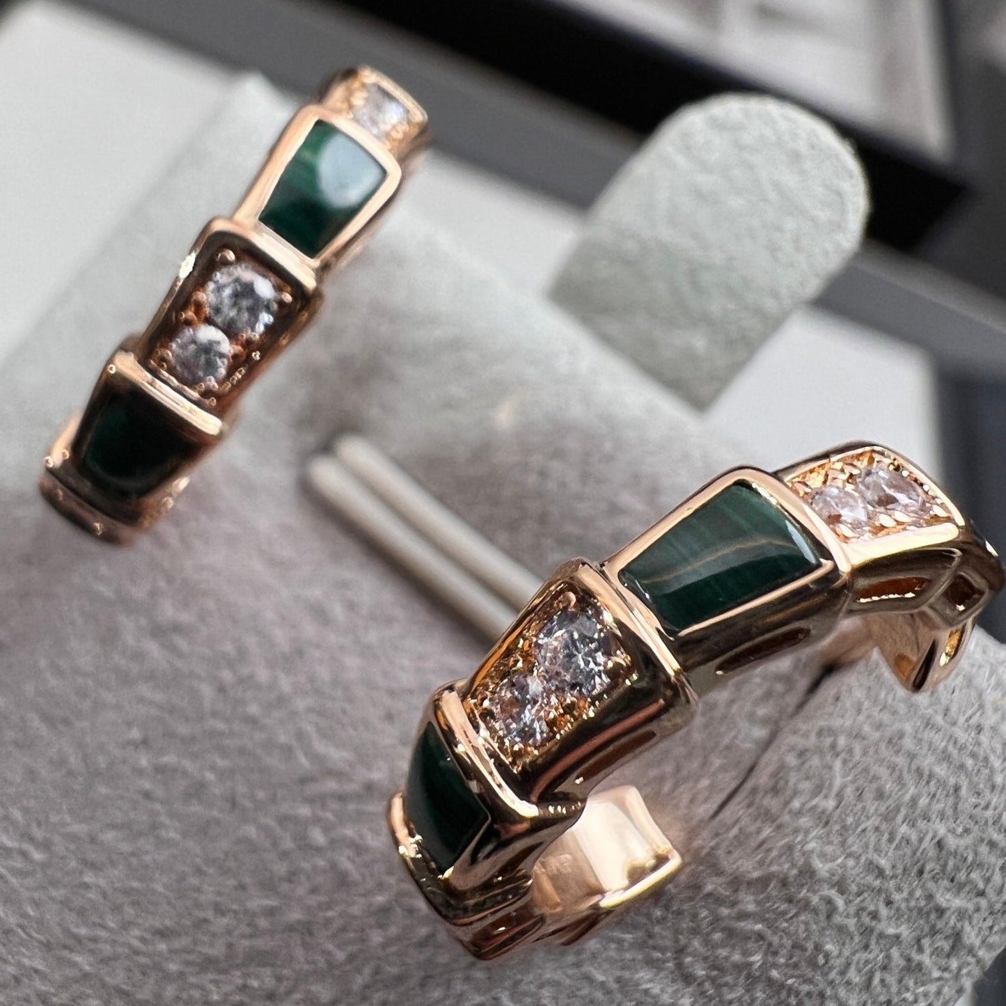 [Marin]SERPENTI MALACHITE PINK GOLD EARRINGS