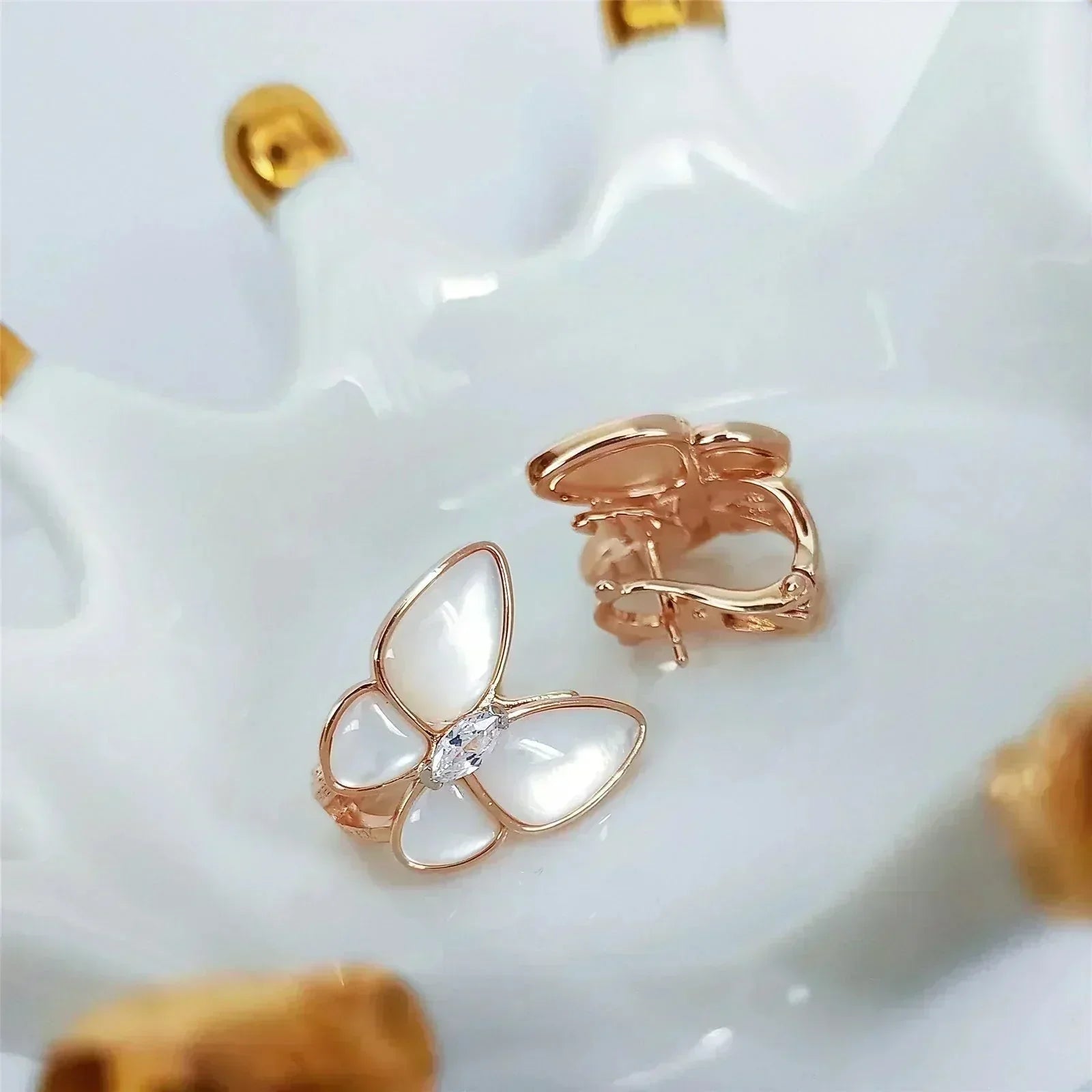 [Marin]BUTTERFLY MOP DIAMOND EARRINGS