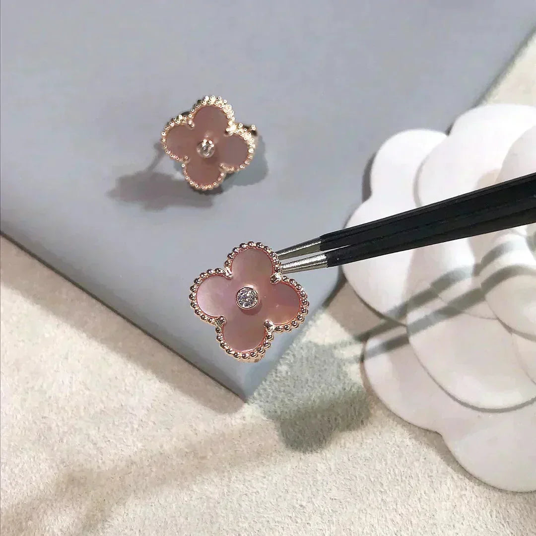 [Marin]CLOVER MEDIUM 1 MOTIFS  PINK MOP DIAMOND EARRINGS