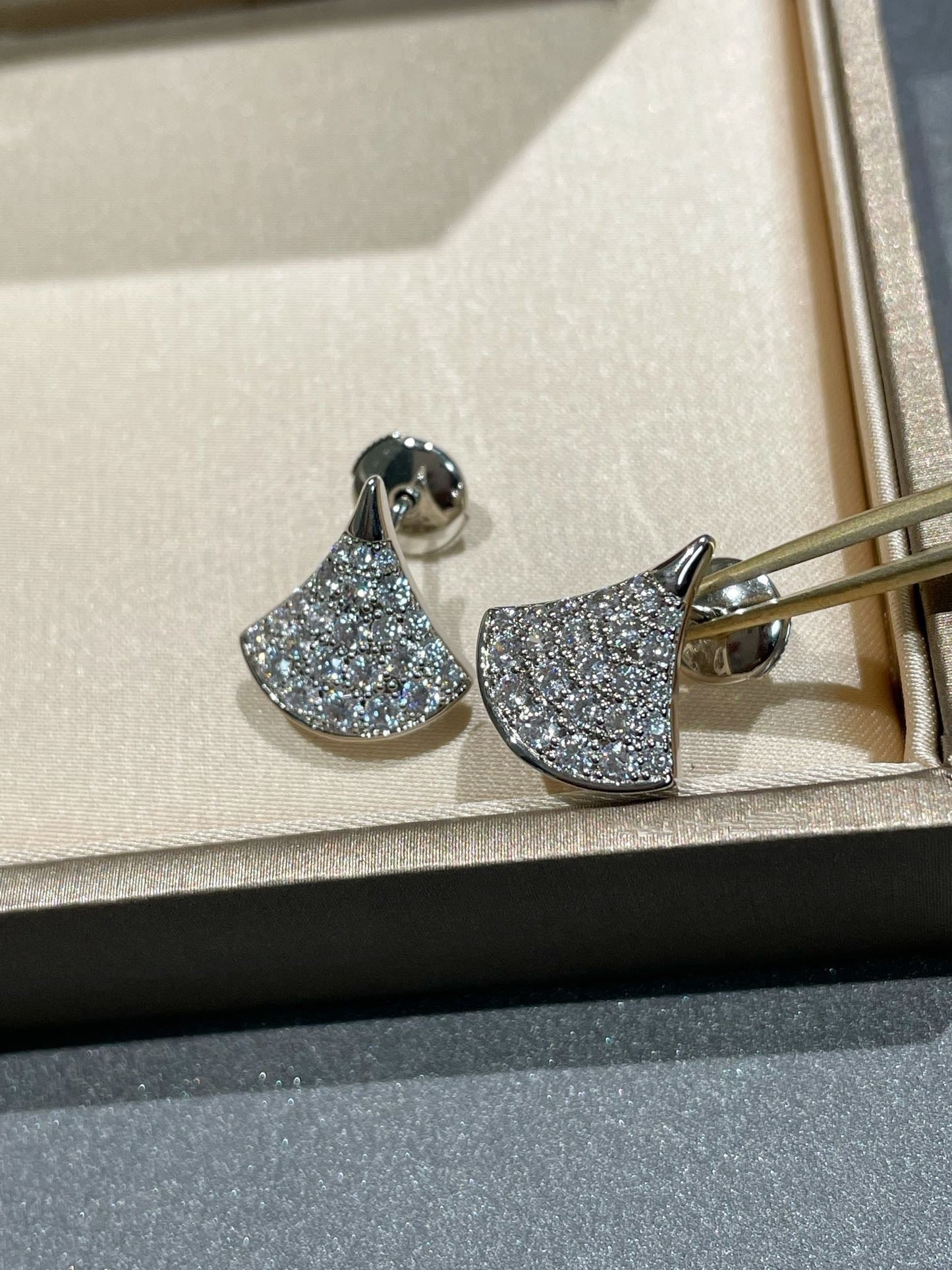 [Marin]DREAM STUD EARRINGS DIAMOND