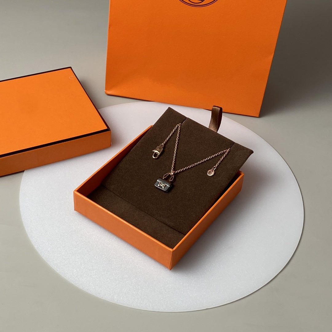 [Marin]COLLIER PENDENTIF OR ROSE CONSTANCE BLACK