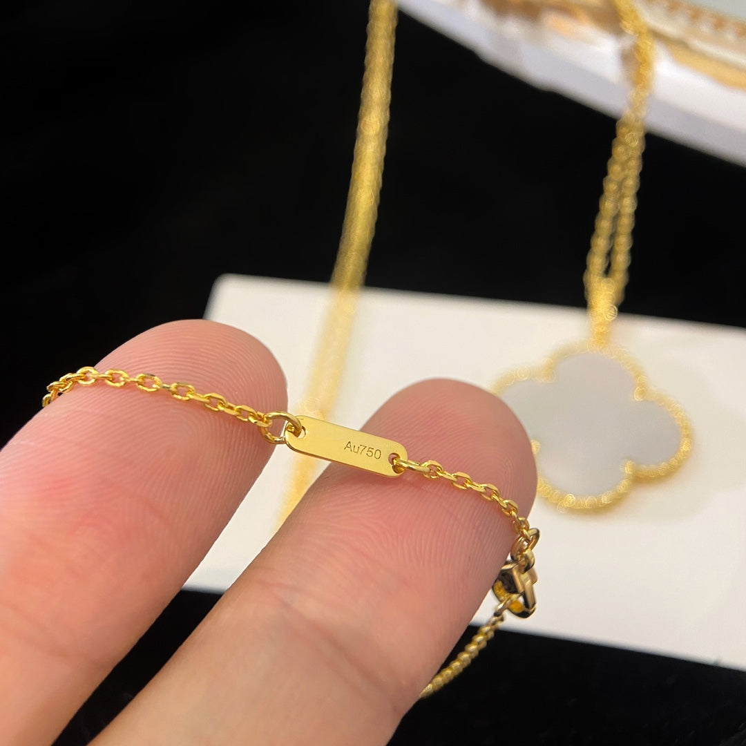 [Marin]CLOVER 25MM MOP LARGE PENDANT NECKLACE