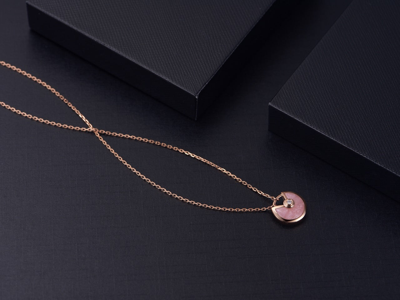 [Marin]COLLIER AMULETTE NACRE ROSE OR ROSE
