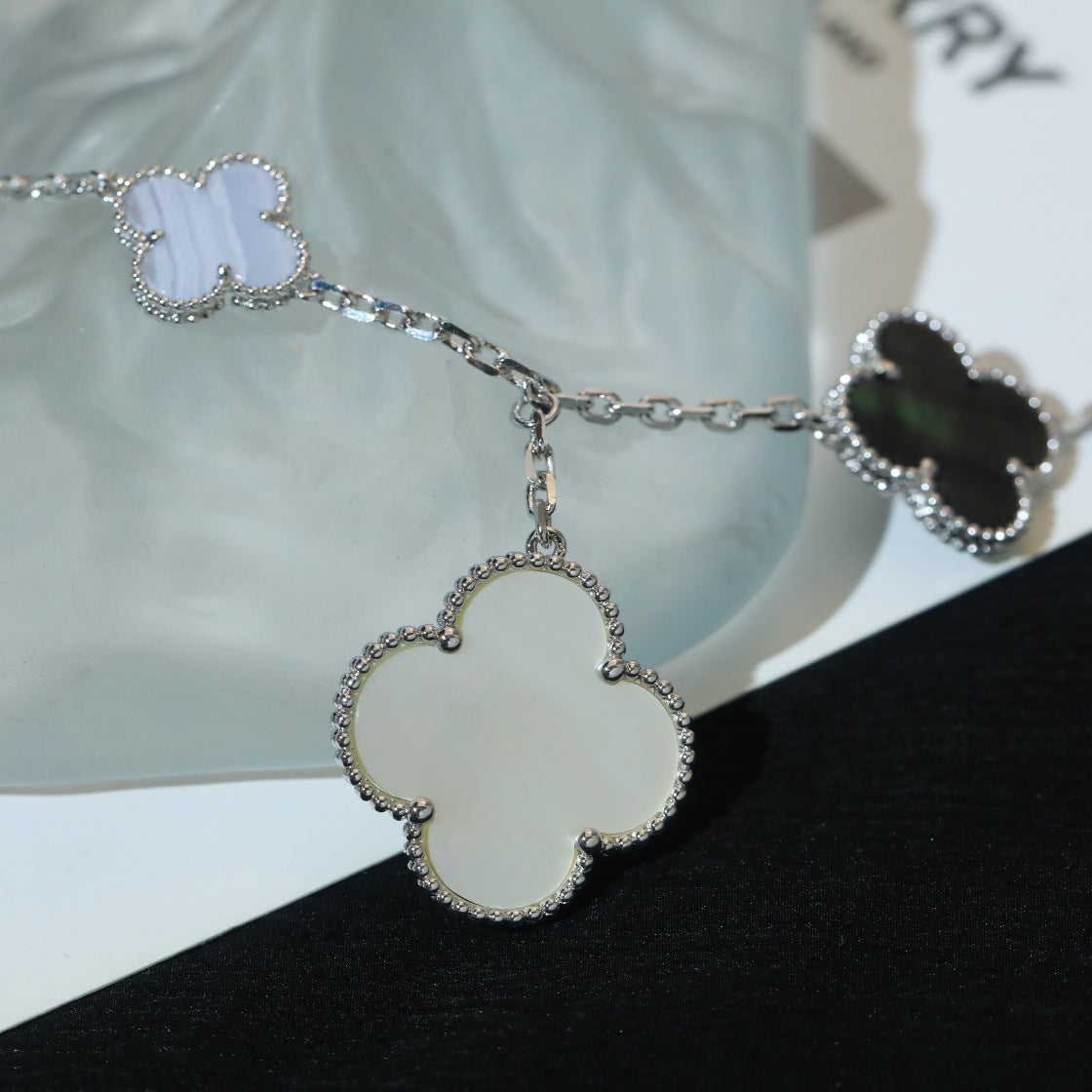 [Marin]BRACELET CLOVER 5 MOTIFS NACRE CHALCEDOINE ARGENT