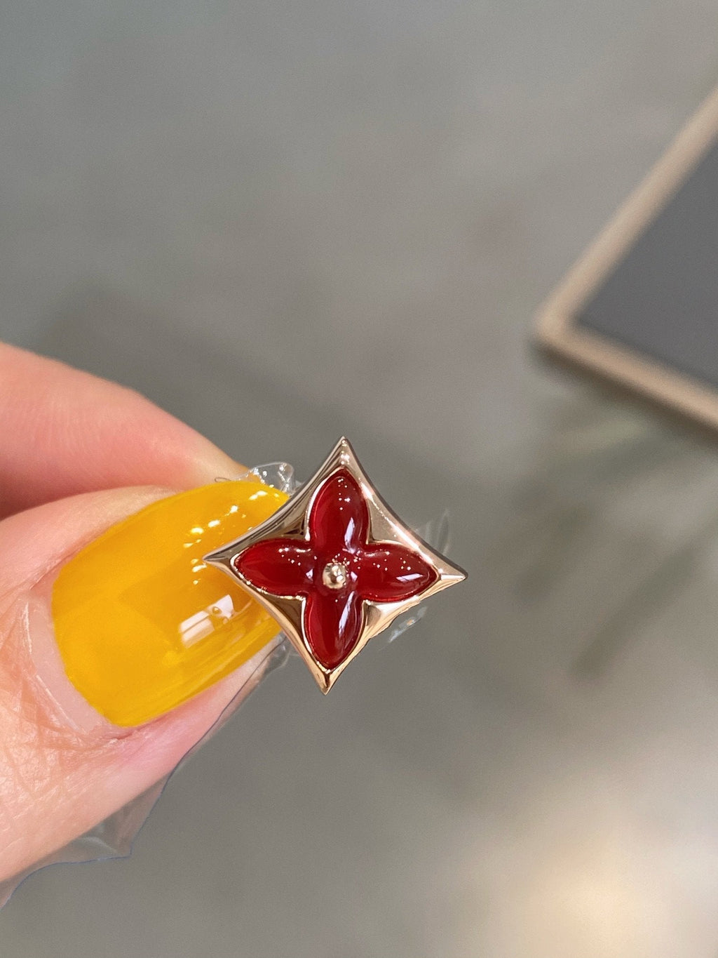 [Marin]STAR AND SUN PINK GOLD CARNELIAN STUD EARRINGS