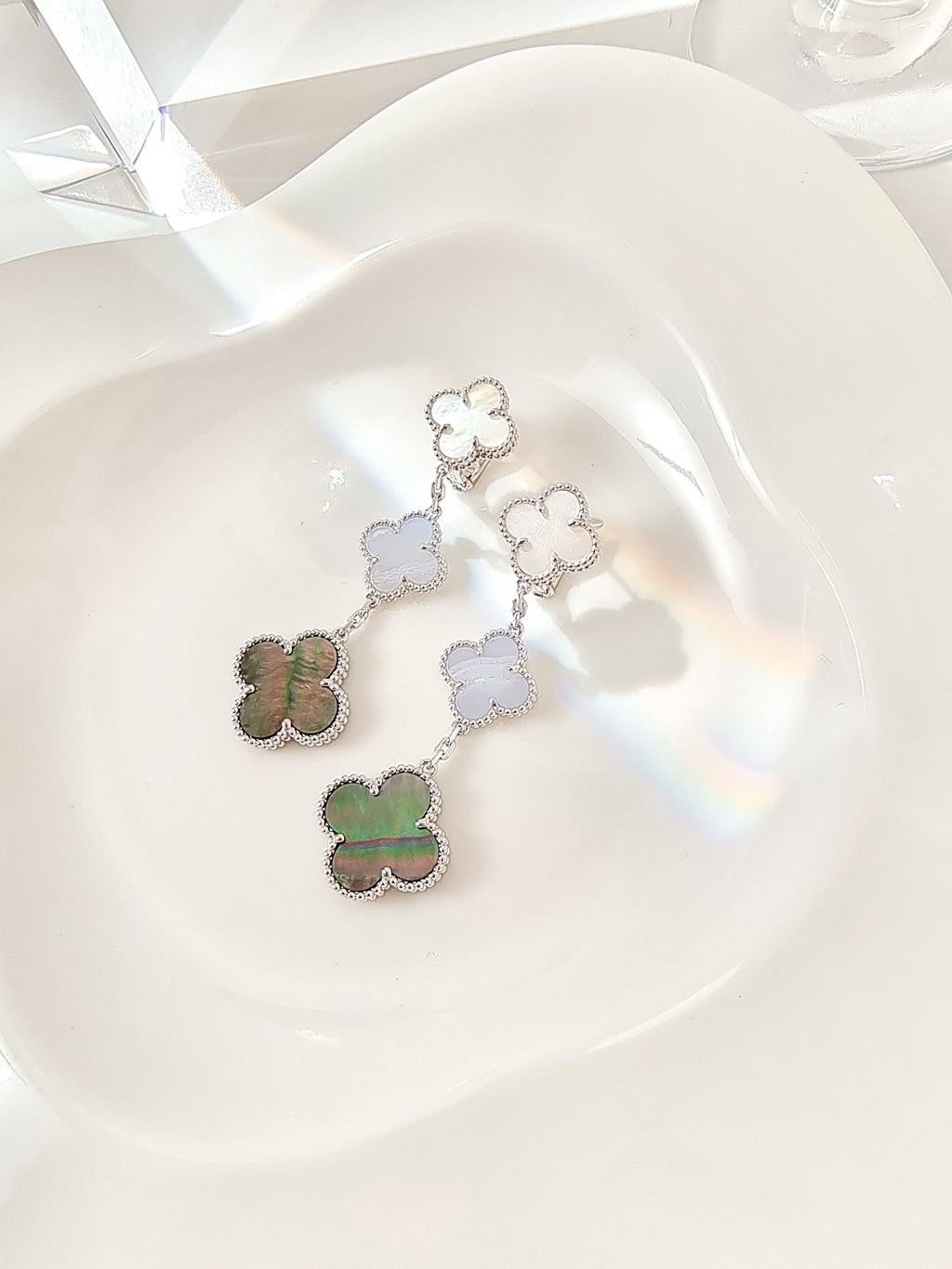[Marin]BOUCLES D'OREILLES CLOVER 3 MOTIFS EN CHALCEDOINE ET NACRE FONCÉE EN ARGENT