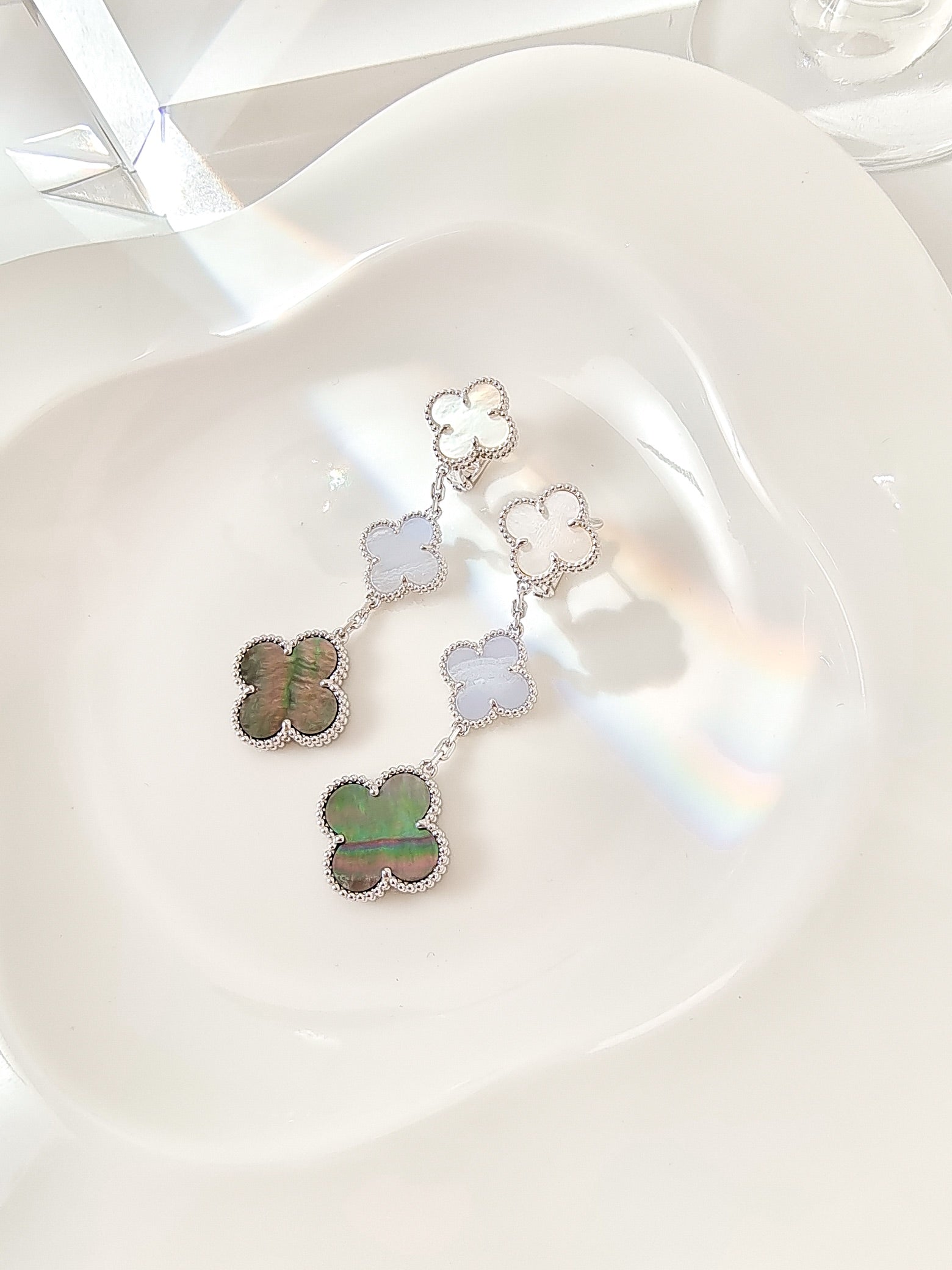 [Marin]クローバー 3モチーフ カルセドニー ダークマザーオブパール シルバー イヤリング