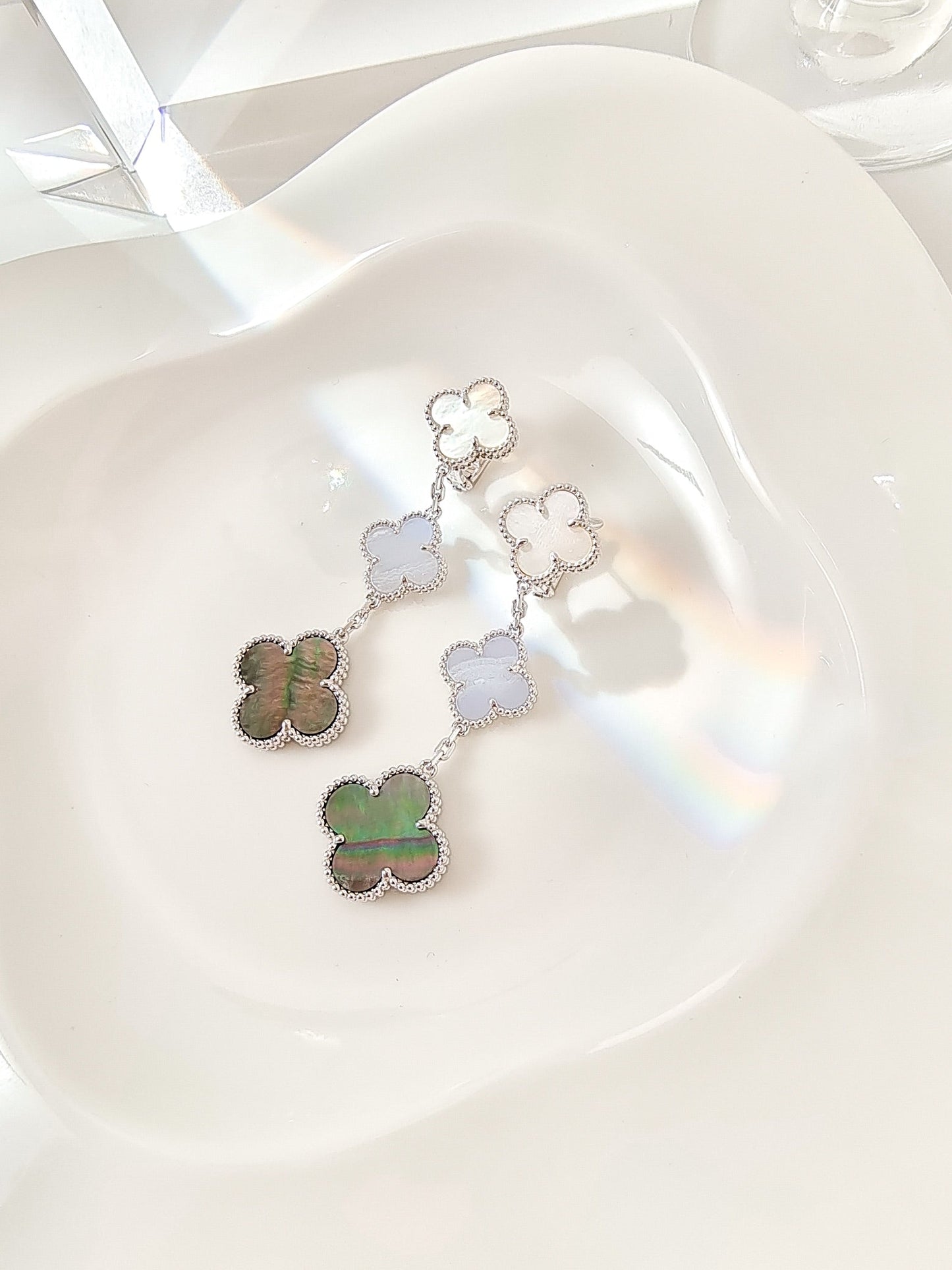 [Marin]CLOVER 3 MOTIFS CHALCEDONY DARK MOP SILVER EARRINGS