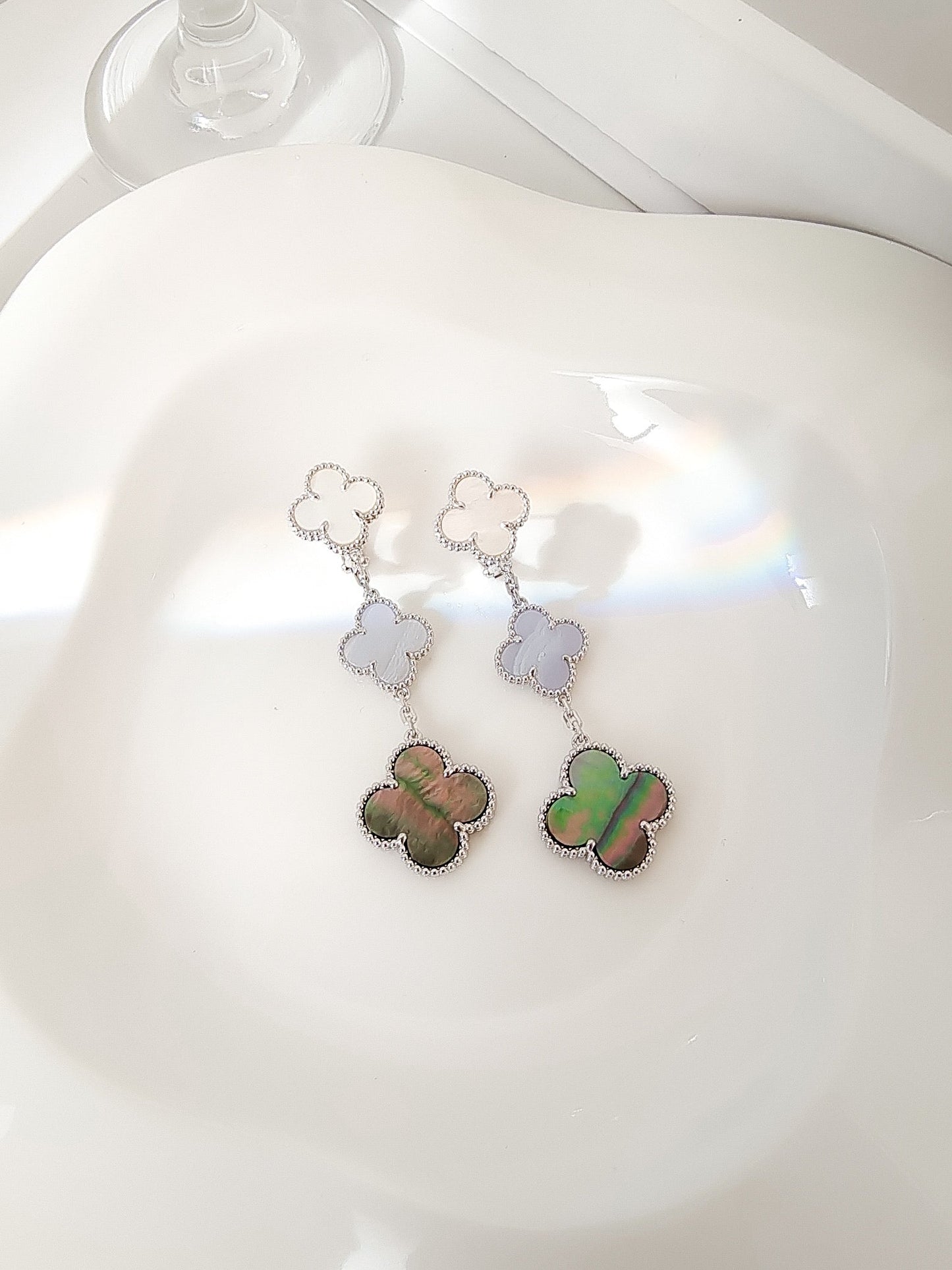 [Marin-Jewelry]CLOVER 3 MOTIFS CHALCEDONY DARK MOP SILVER EARRINGS
