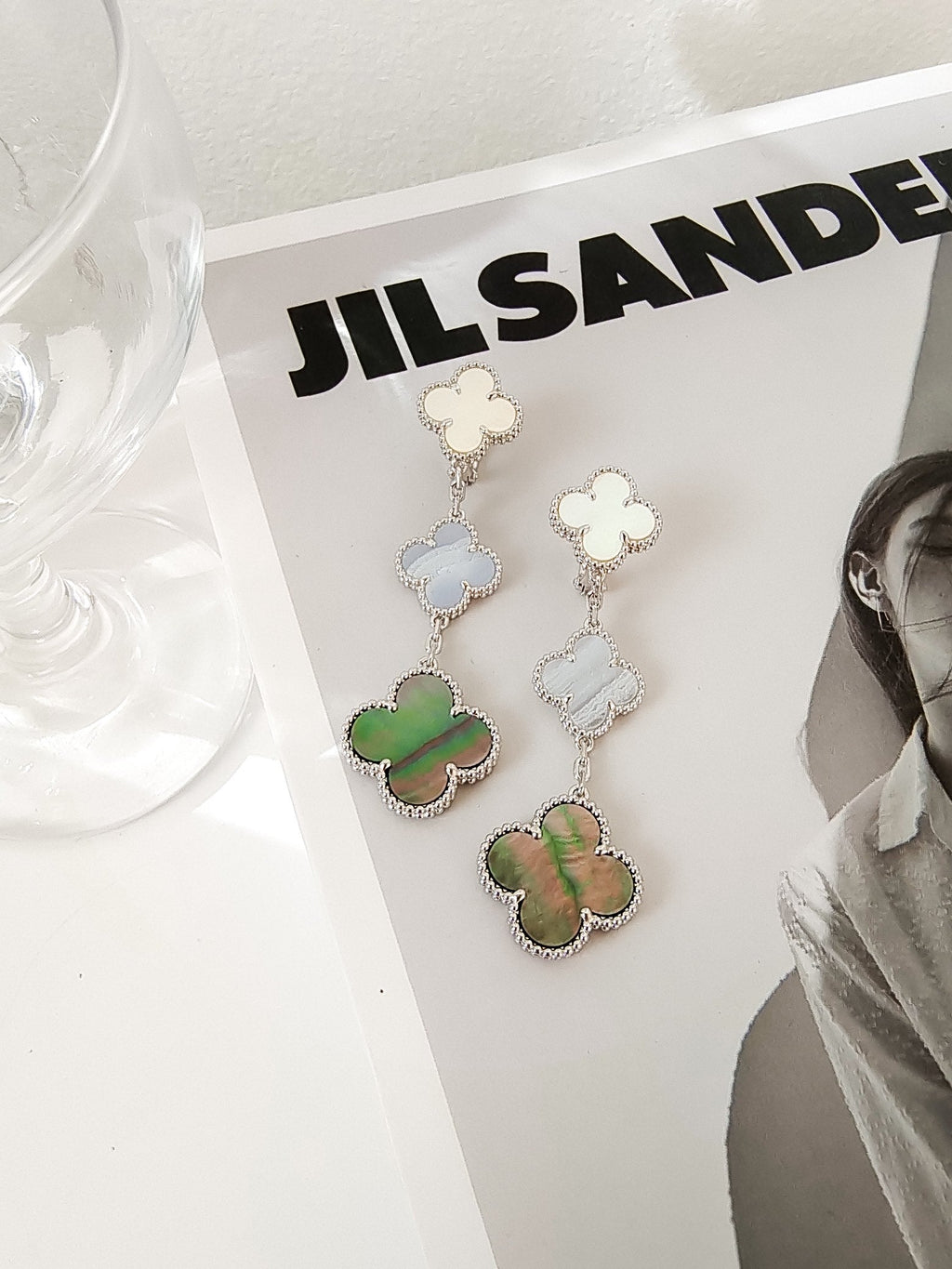 [Marin]BOUCLES D'OREILLES CLOVER 3 MOTIFS EN CHALCEDOINE ET NACRE FONCÉE EN ARGENT