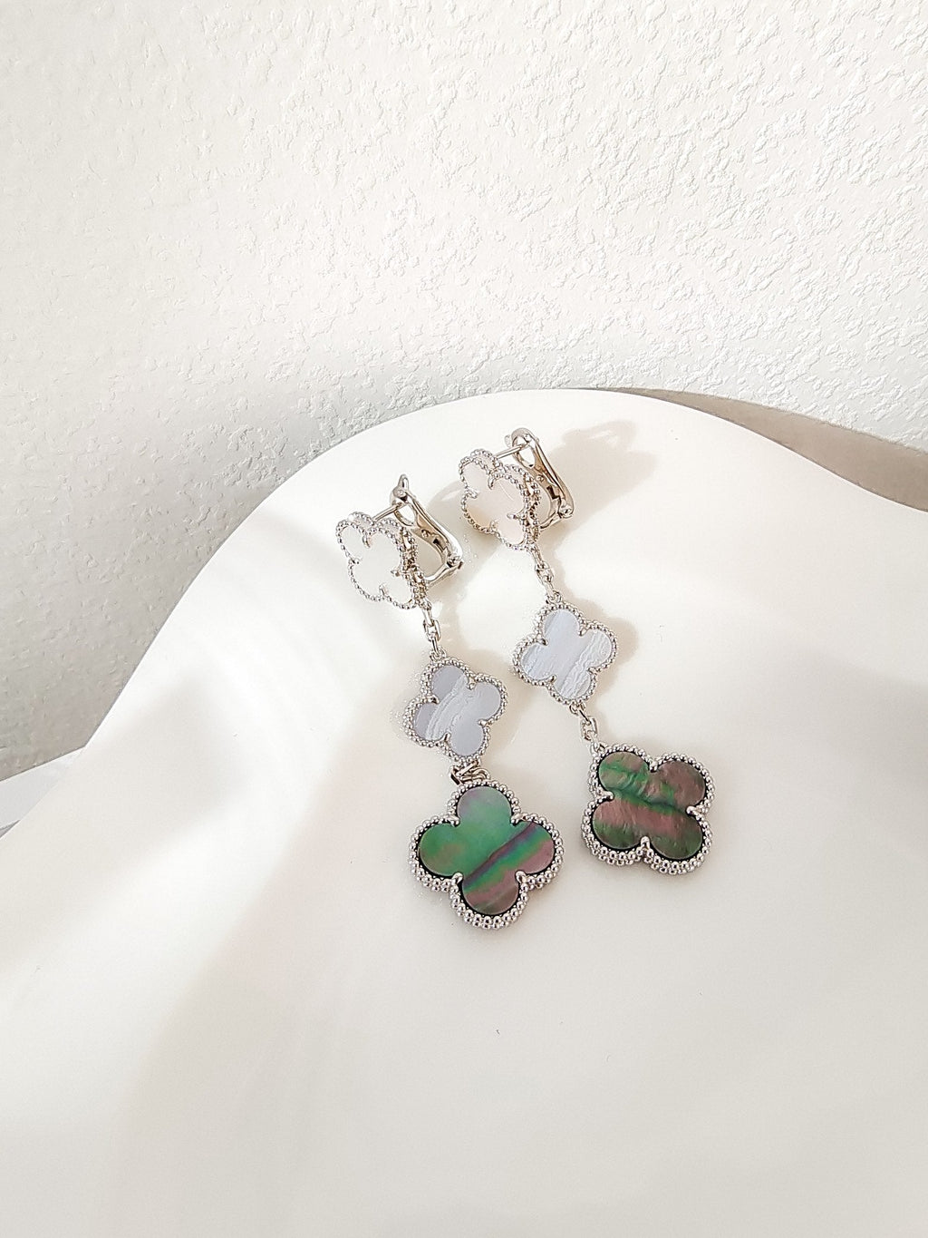 [Marin]BOUCLES D'OREILLES CLOVER 3 MOTIFS EN CHALCEDOINE ET NACRE FONCÉE EN ARGENT