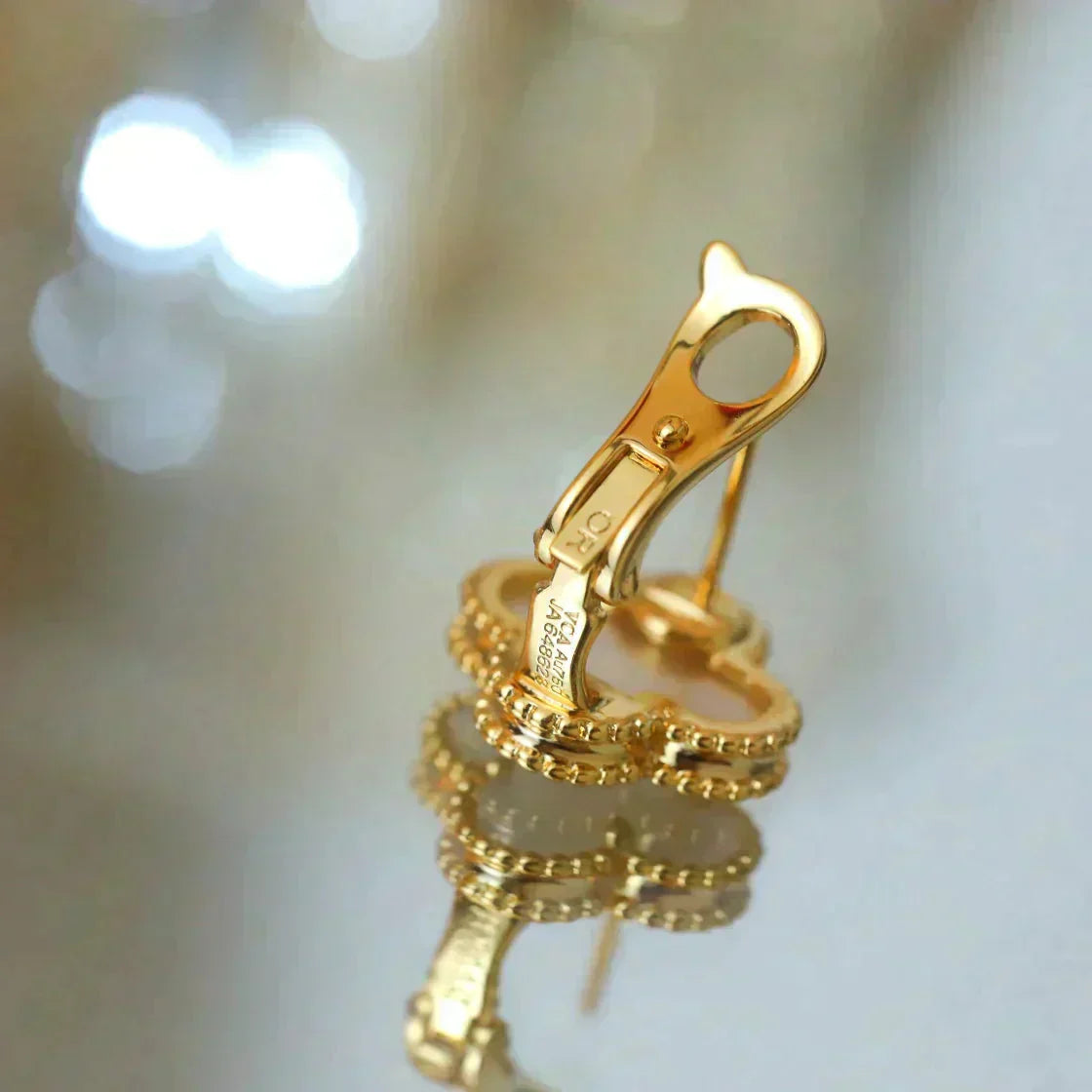 [Marin-Jewelry]CLOVER MEDIUM 1 MOTIFS  WHITE MOP STUD EARRINGS