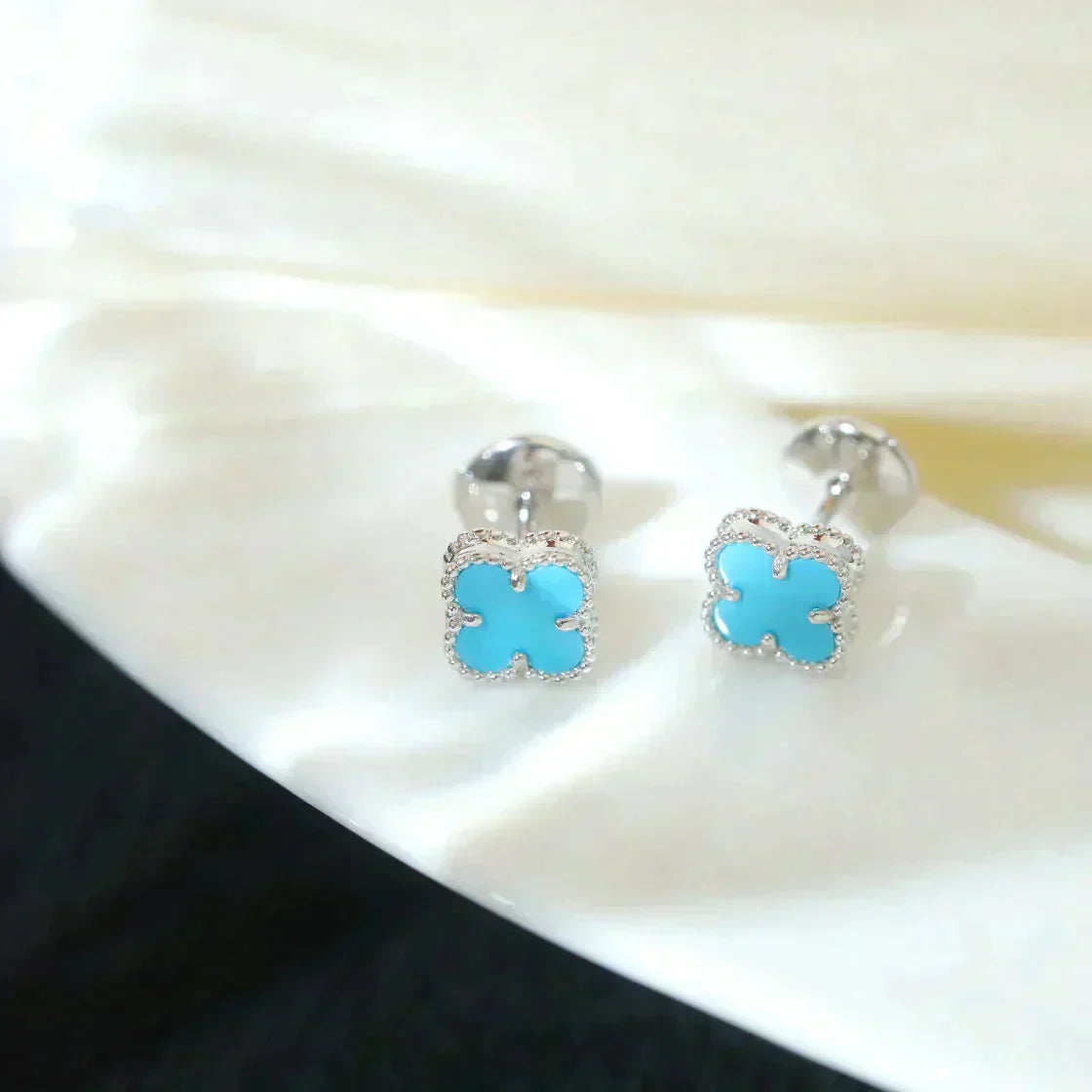 [Marin]CLOVER MINI 9.5MM ONYX STUD EARRINGS SILVER