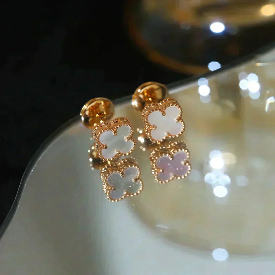 [Marin]BOUCLES D'OREILLES CLOVER MINI 9,5 MM EN NACRE BLANCHE
