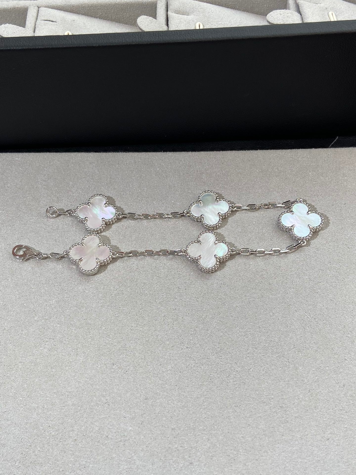 [Marin-Jewelry]CLOVER WHITE PEARL MOP 5 MOTIF BRACELET COLLECTION