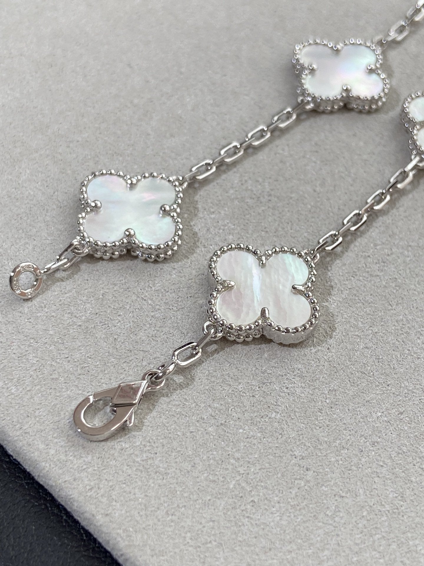 [Marin-Jewelry]CLOVER WHITE PEARL MOP 5 MOTIF BRACELET COLLECTION