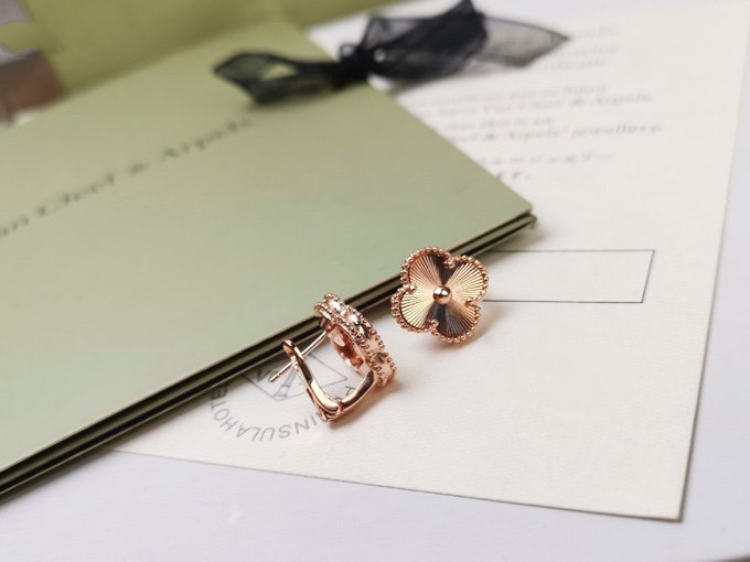 [Marin-Jewelry]CLOVER MEDIUM STUD EARRINGS