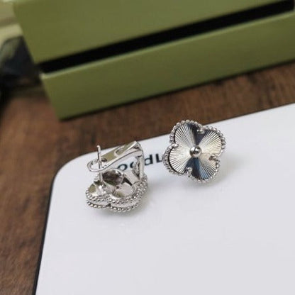 [Marin-Jewelry]CLOVER MEDIUM STUD EARRINGS