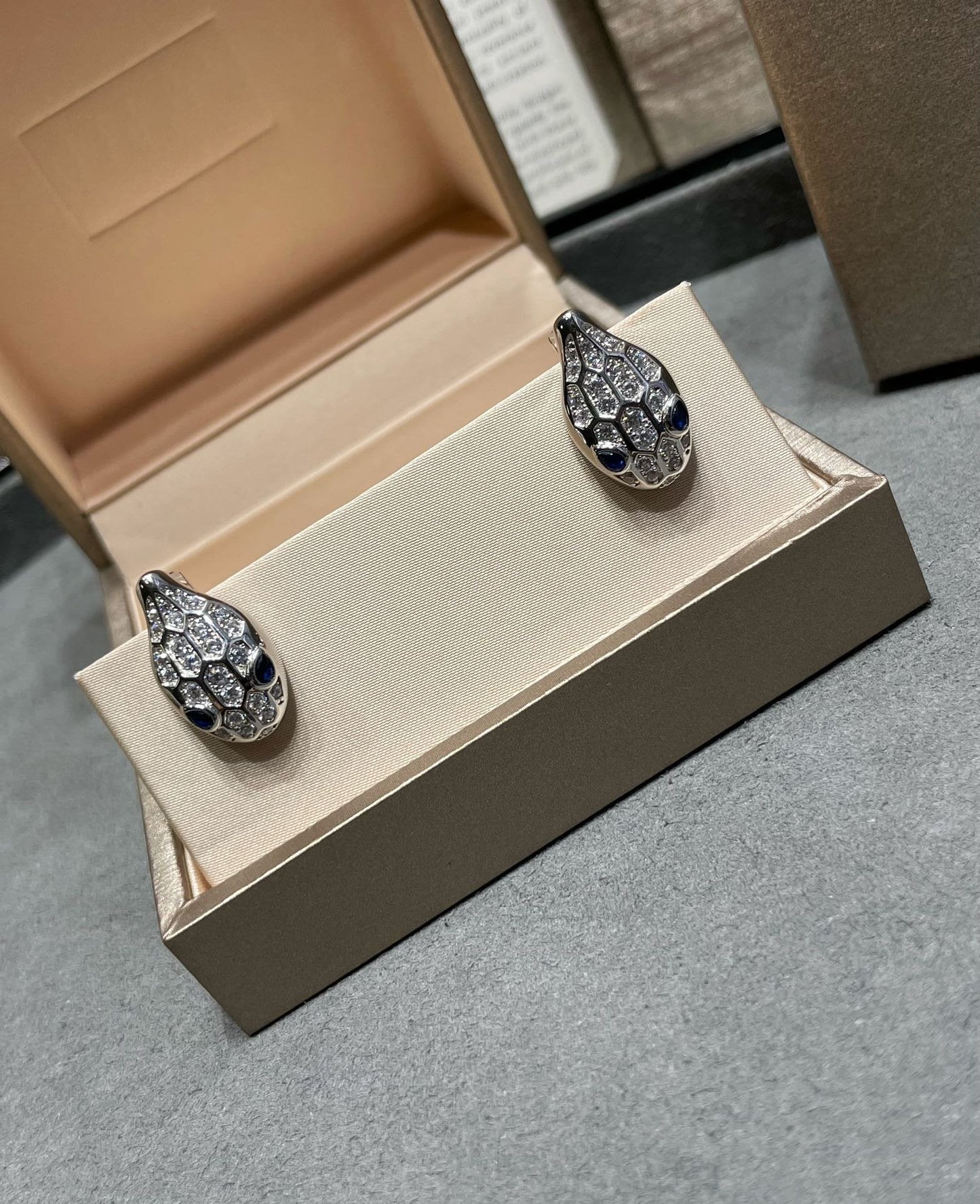 [Marin]SERPENT DIAMOND STUD EARRINGS