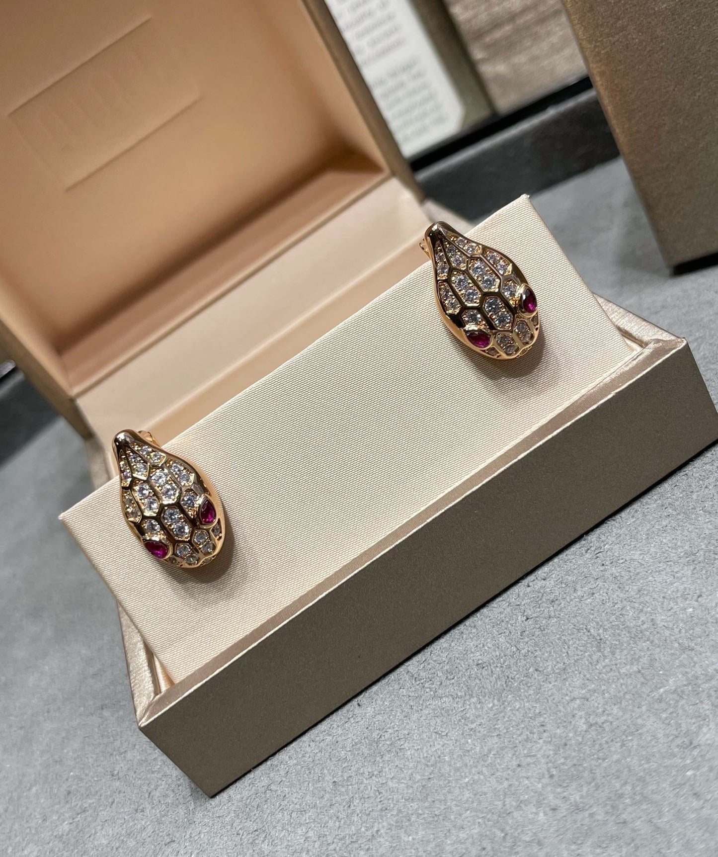 [Marin]SERPENT DIAMOND STUD EARRINGS