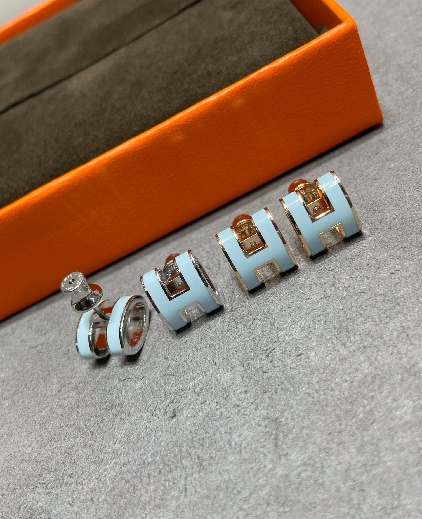 [Marin-Jewelry]POP H SKY BLUE STUD EARRINGS
