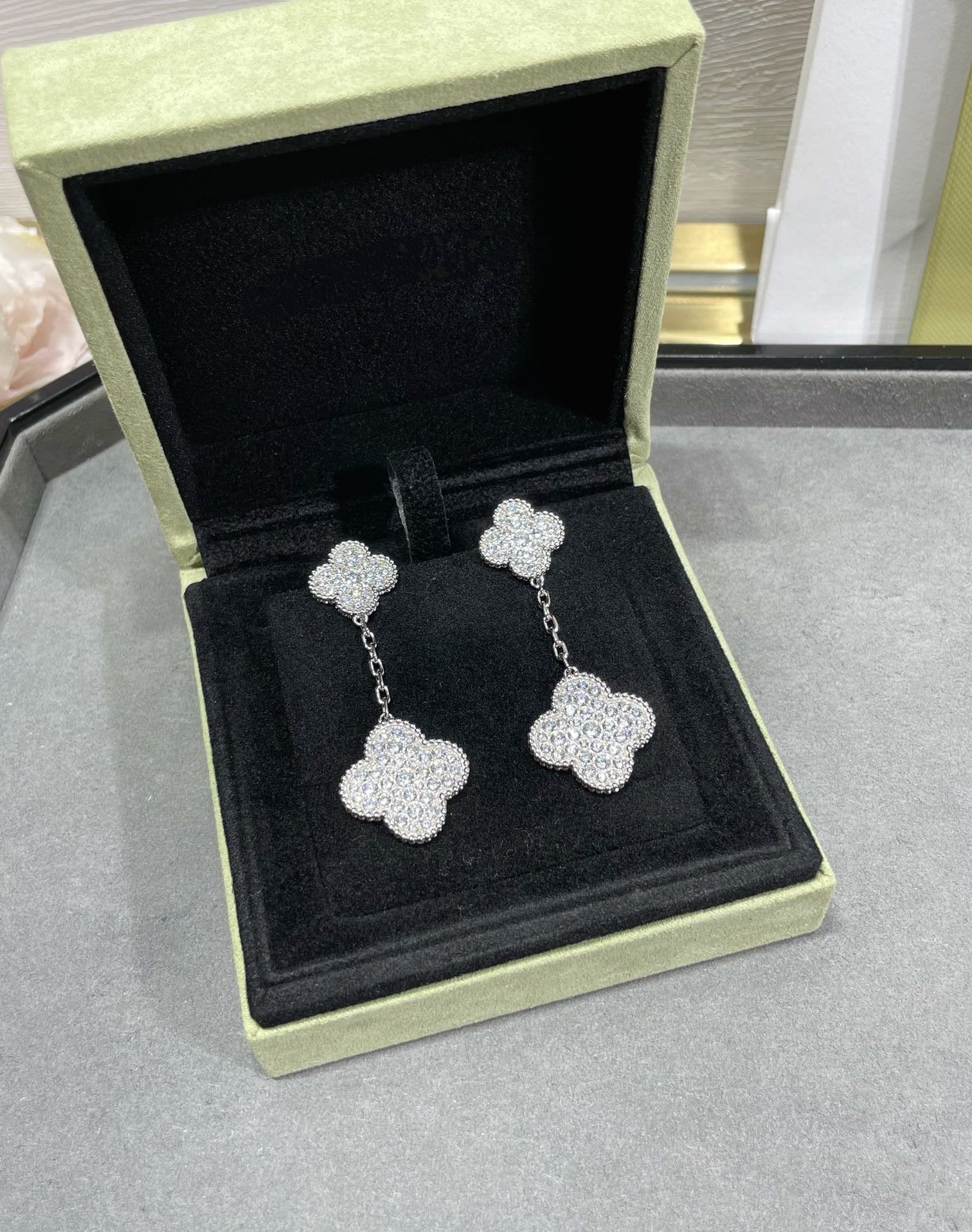 [Marin]CLOVER 2 MOTIFS DIAMOND PAVED SILVER EARRINGS