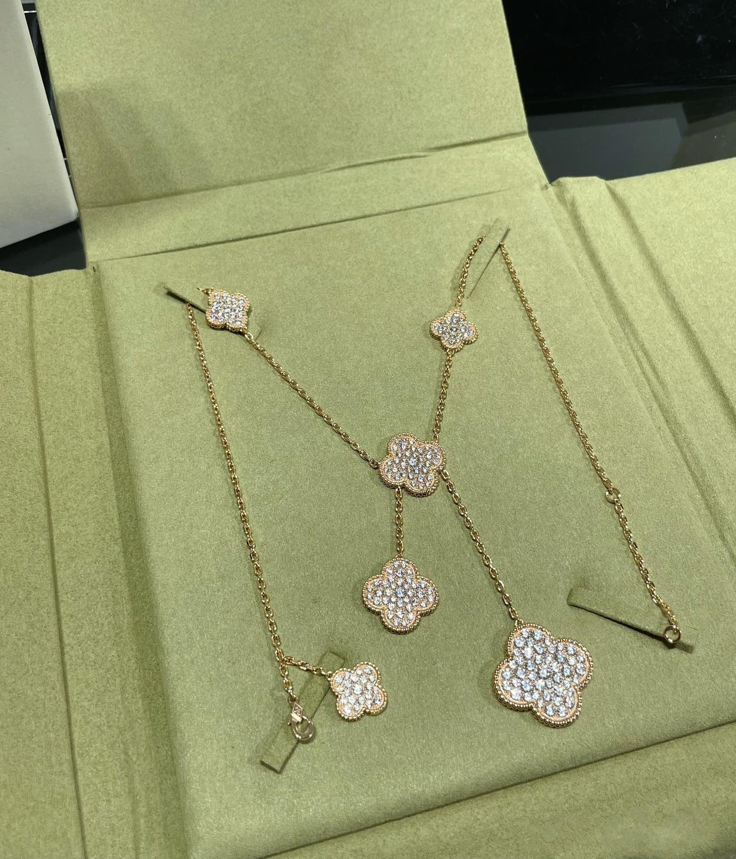 [Marin-Jewelry]CLOVER 6 MOTIF DIAMOND PAVED NECKLACE