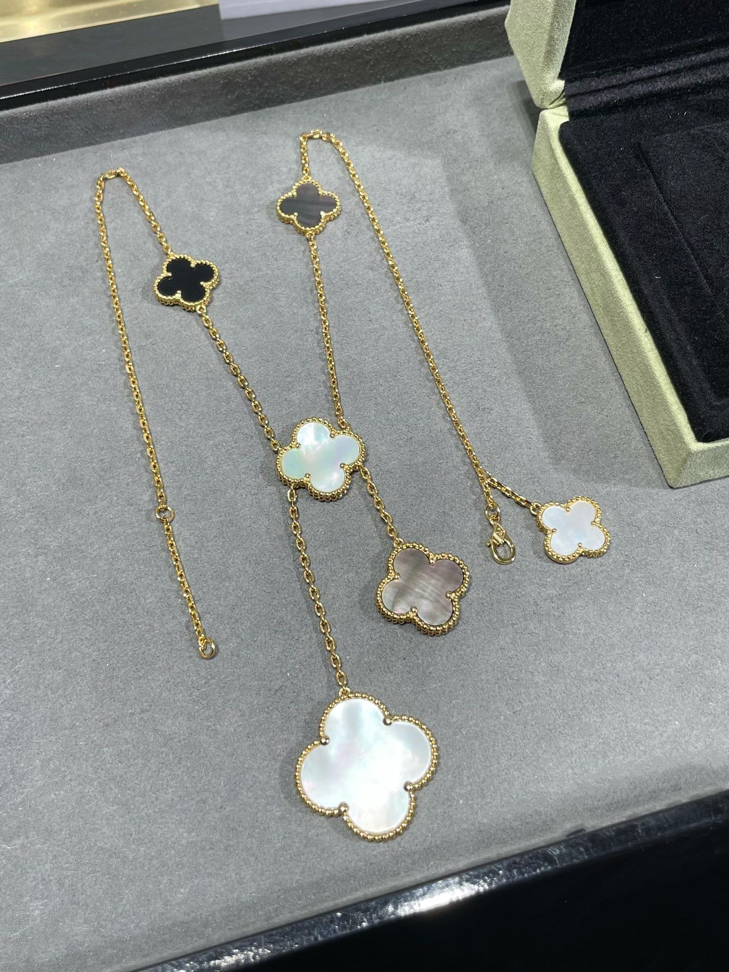 [Marin-Jewelry]クローバー 6モチーフ 白蝶貝 オニキス ゴールドネックレス