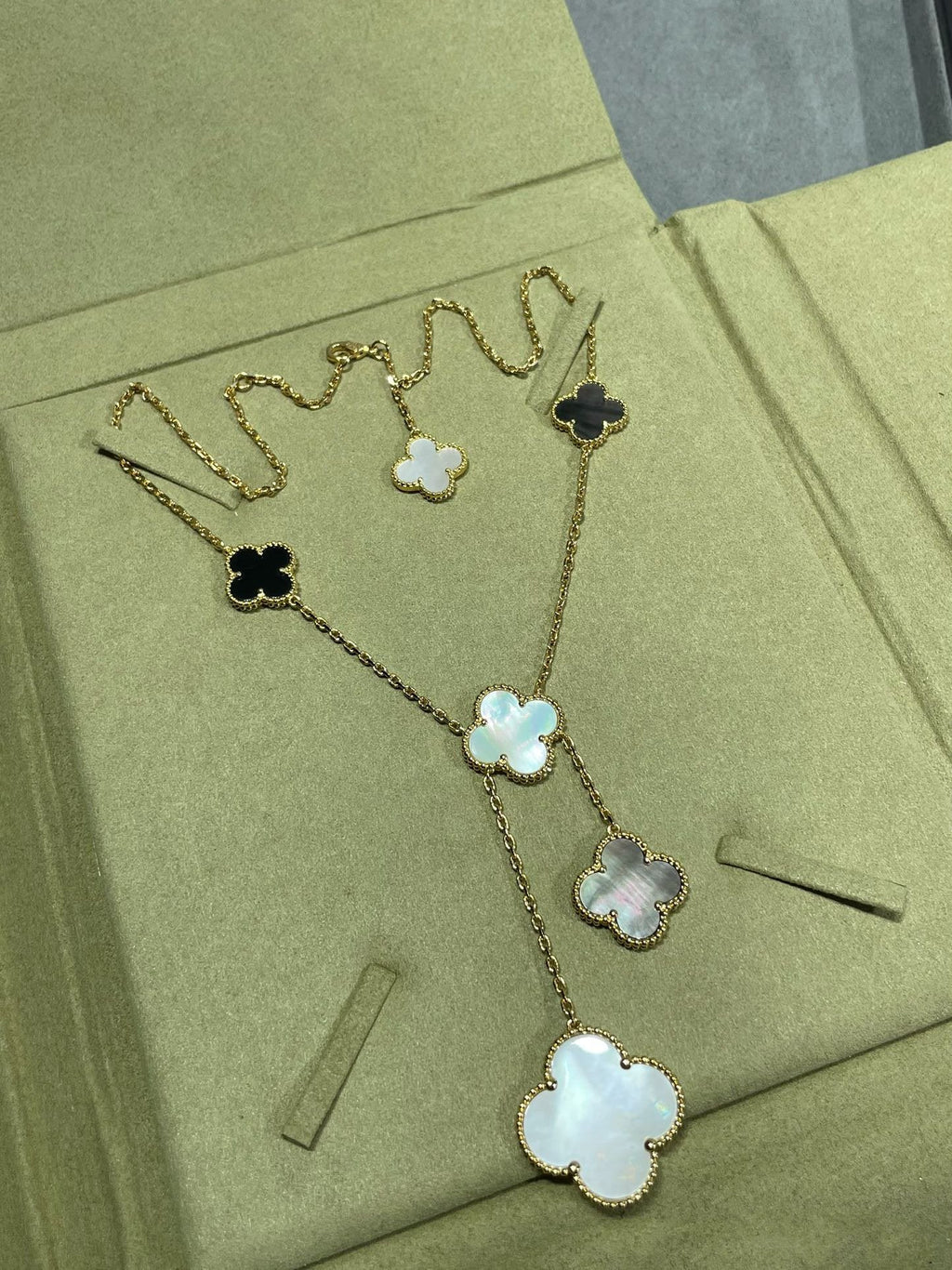 [Marin]COLLIER CLOVER 6 MOTIFS MOP ONYX OR