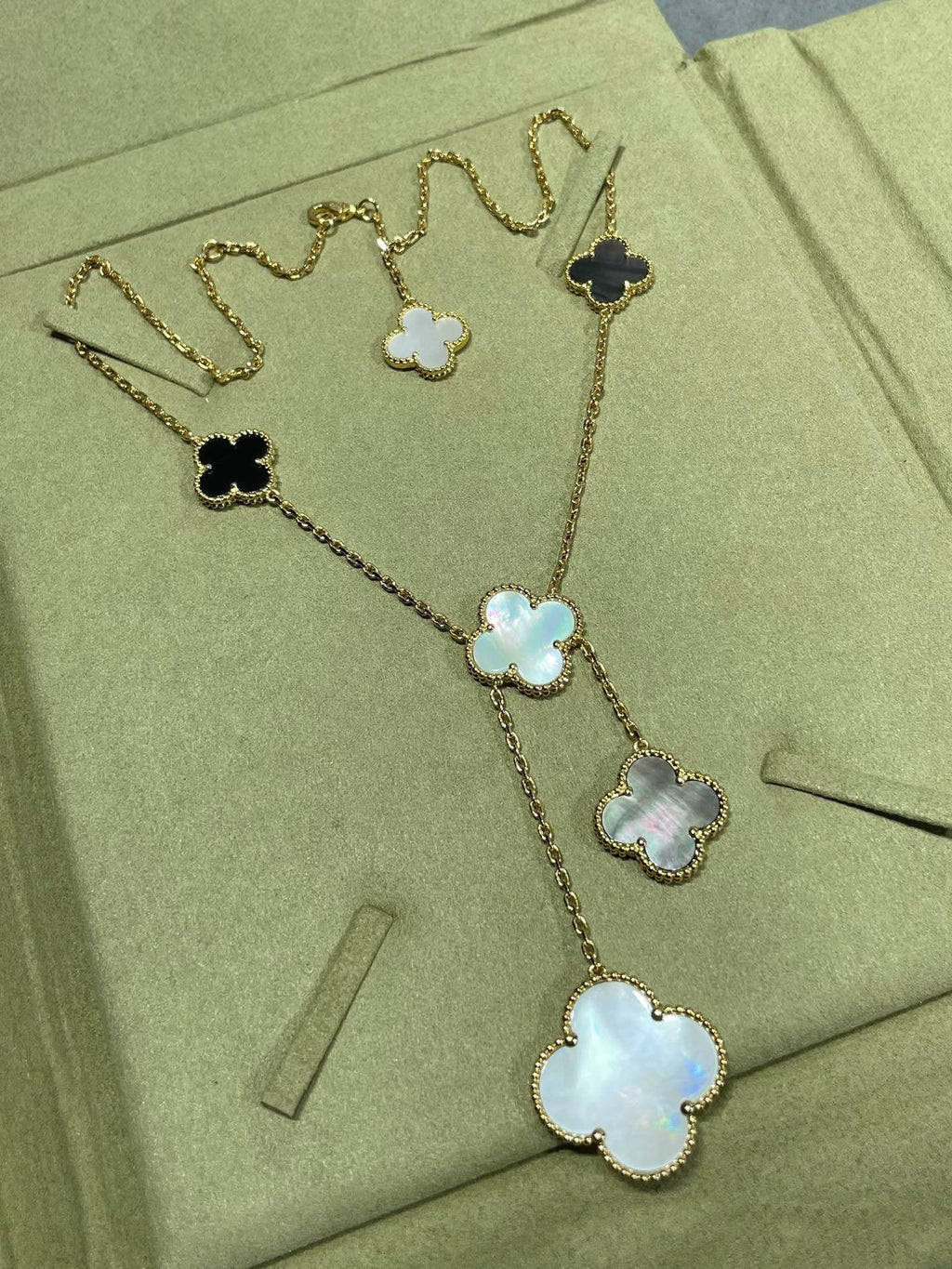[Marin]COLLIER CLOVER 6 MOTIFS MOP ONYX OR