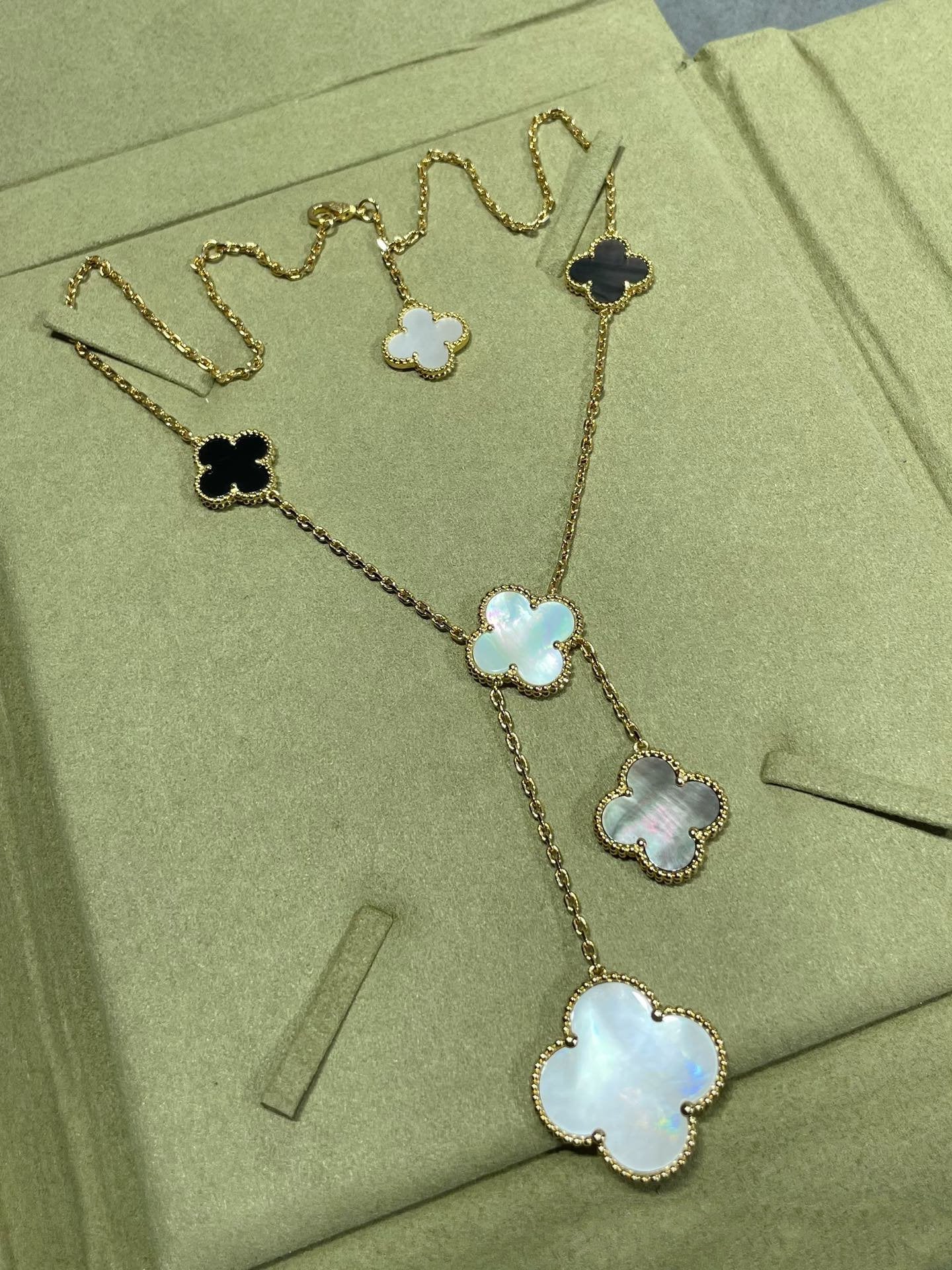 [Marin]COLLIER CLOVER 6 MOTIFS MOP ONYX OR