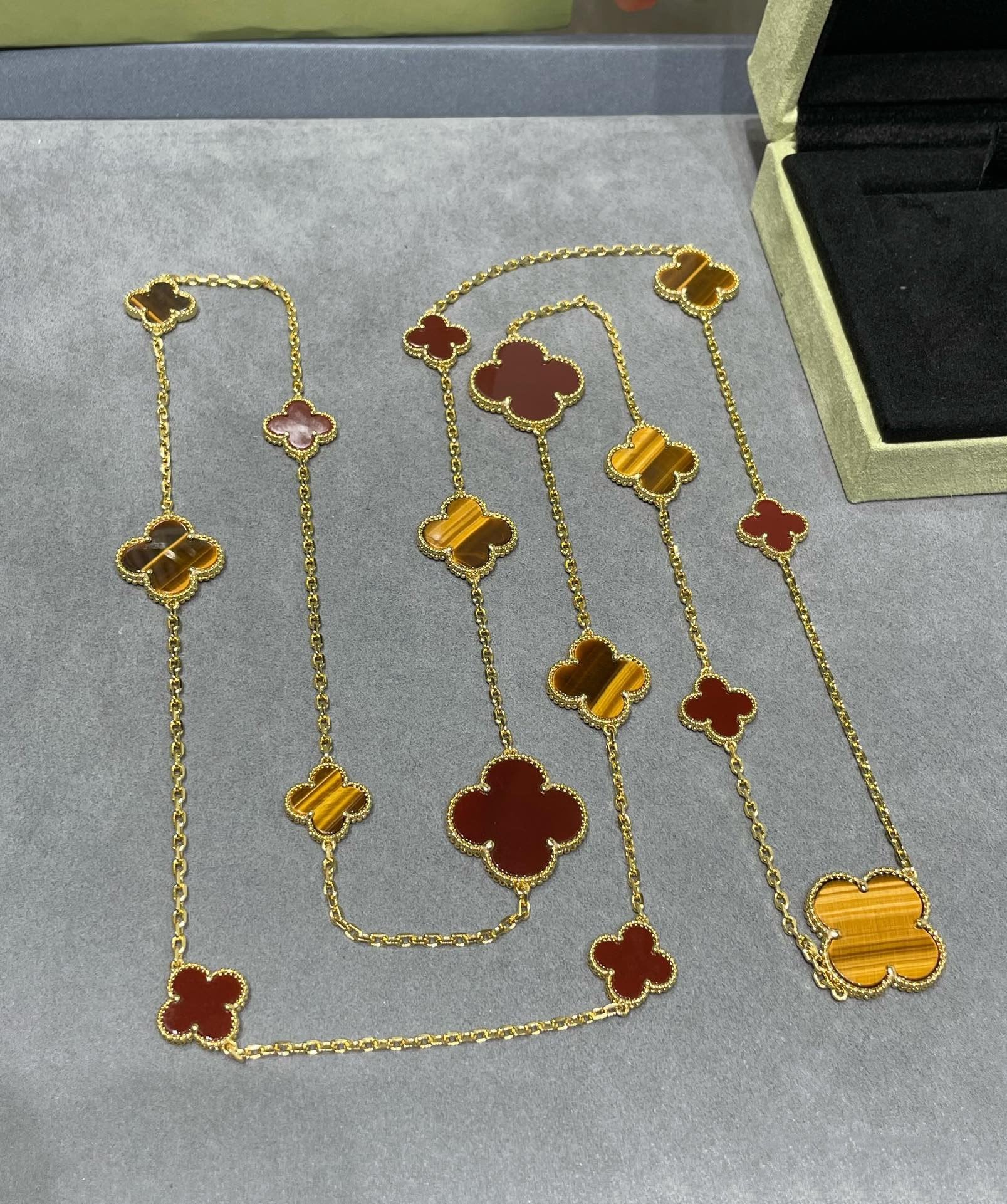 [Marin]CLOVER 16 MOTIF CARNELIAN TIGER EYE ROSE GOLD NECKLACE