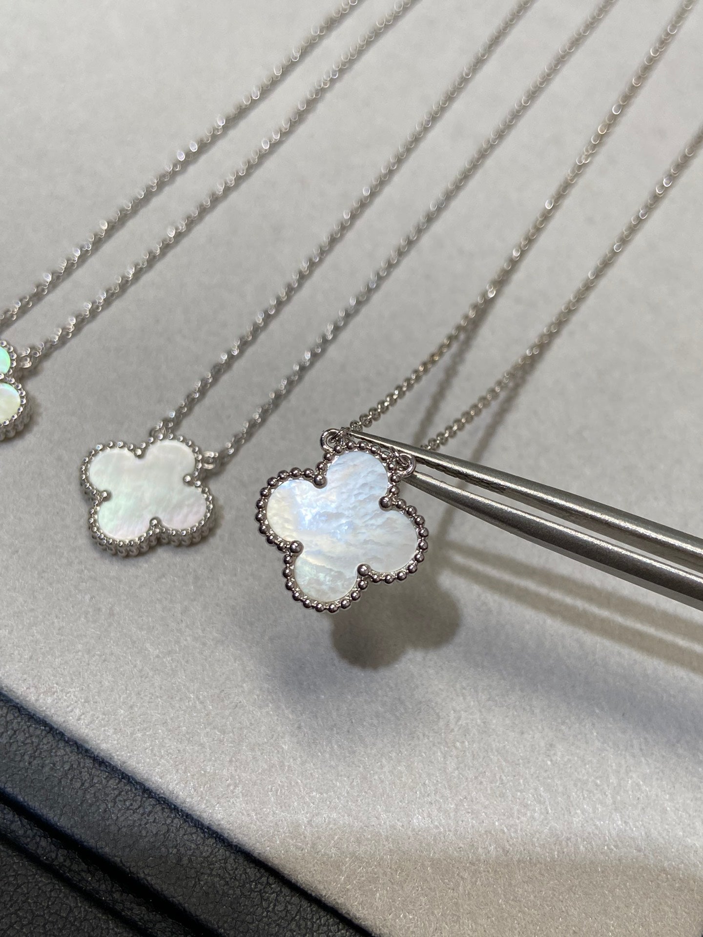 [Marin-Jewelry]CLOVER MEDIUM SILVER WHITE MOP NECKLACE