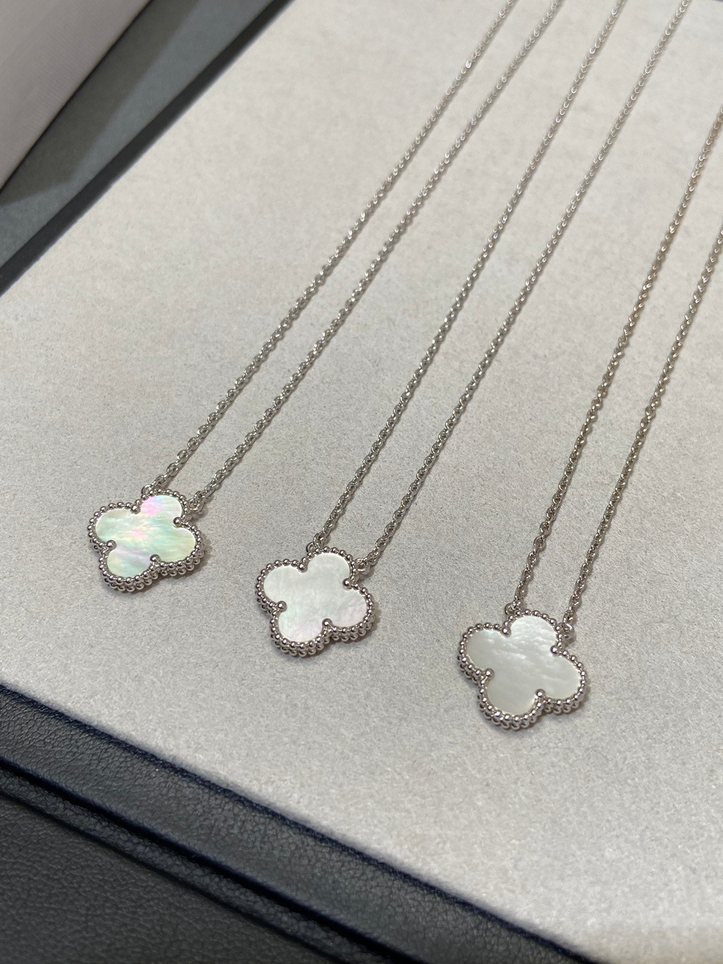 [Marin-Jewelry]CLOVER MEDIUM SILVER WHITE MOP NECKLACE