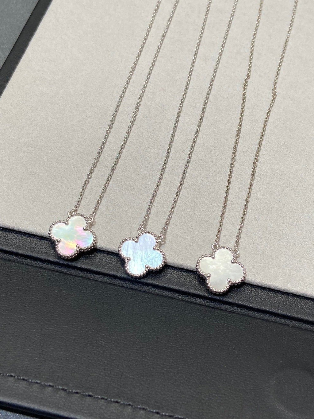 [Marin]COLLIER TRÈFLE MOYEN ARGENT NACRE BLANCHE