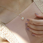 [Marin]COLLIER ÉTOILE ET SOLEIL EN NACRE BLANCHE À 2 MOTIFS EN OR ROSE