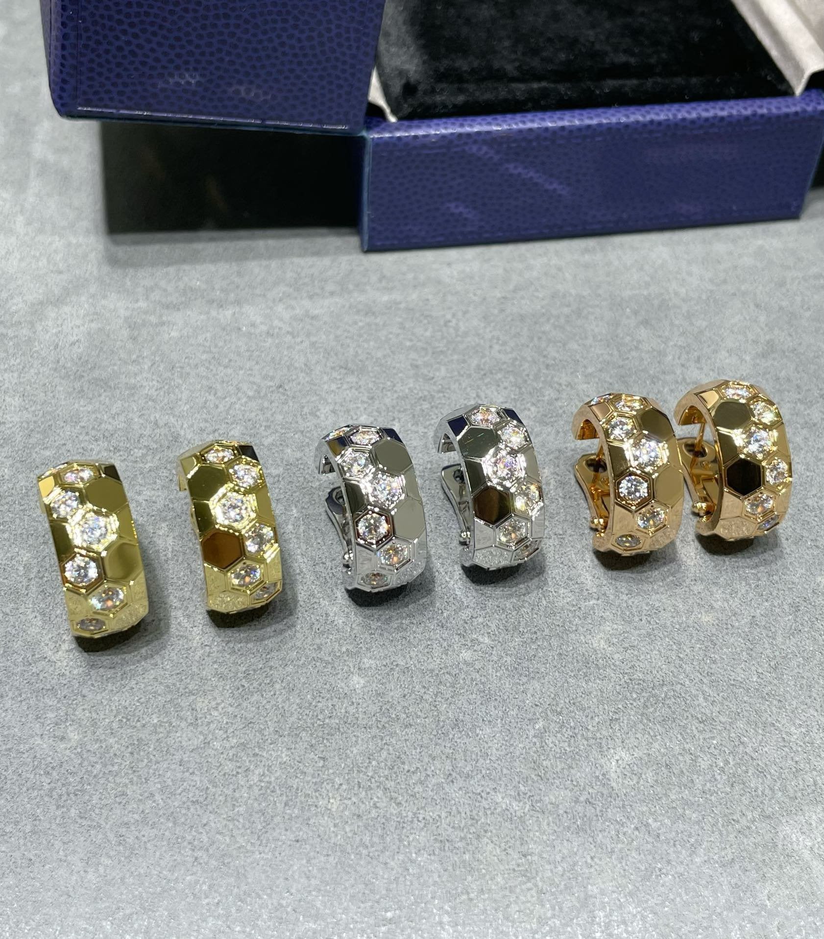 [Marin]BEE LOVE DIAMOND HOOP EARRINGS