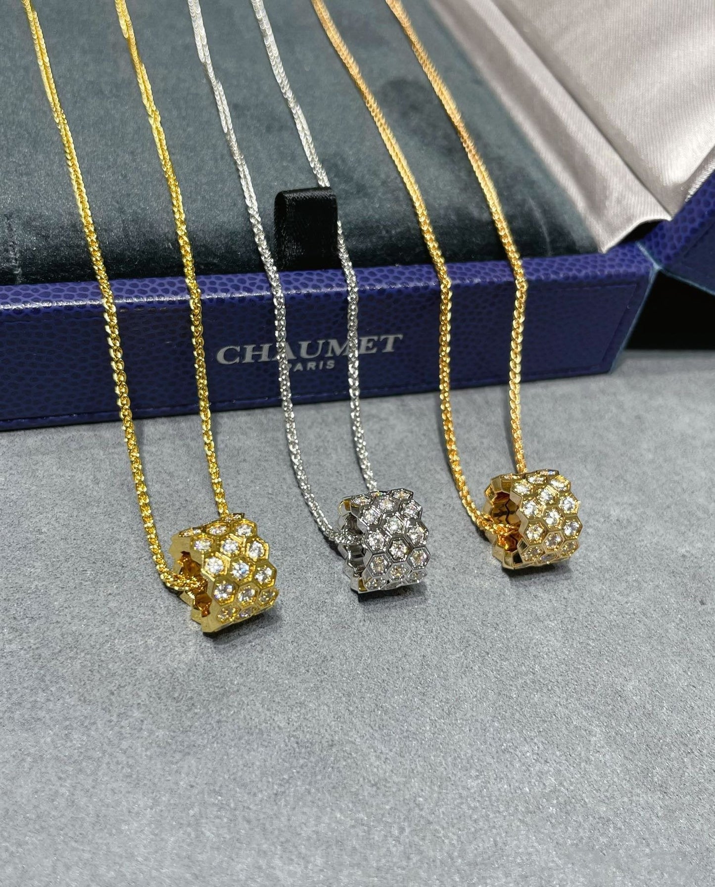 [Marin-Jewelry]BEE LOVE DIAMOND PAVED 3 ROW NECKLACE