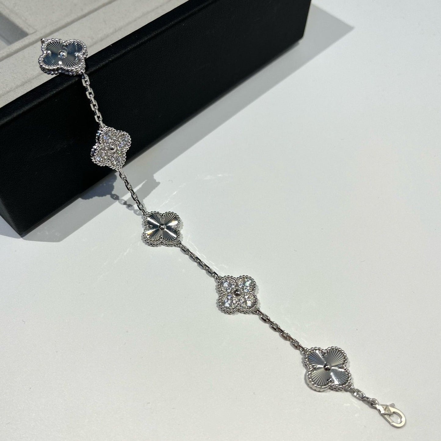 [Marin] CLOVER 5 MOTIF LASER BRACELET COLLECTION