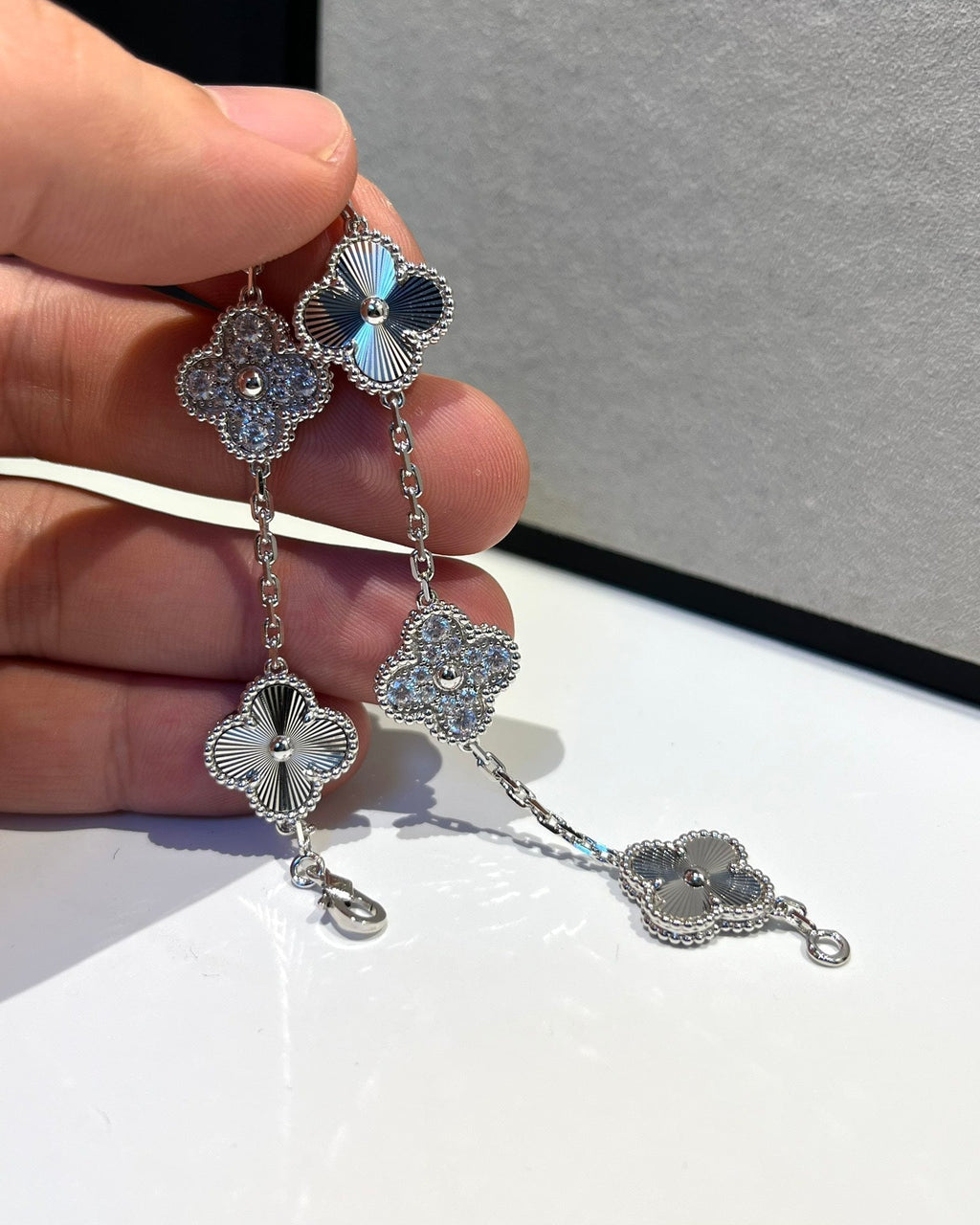[⭐Shinejoy] CLOVER 5 MOTIF LASER BRACELET COLLECTION