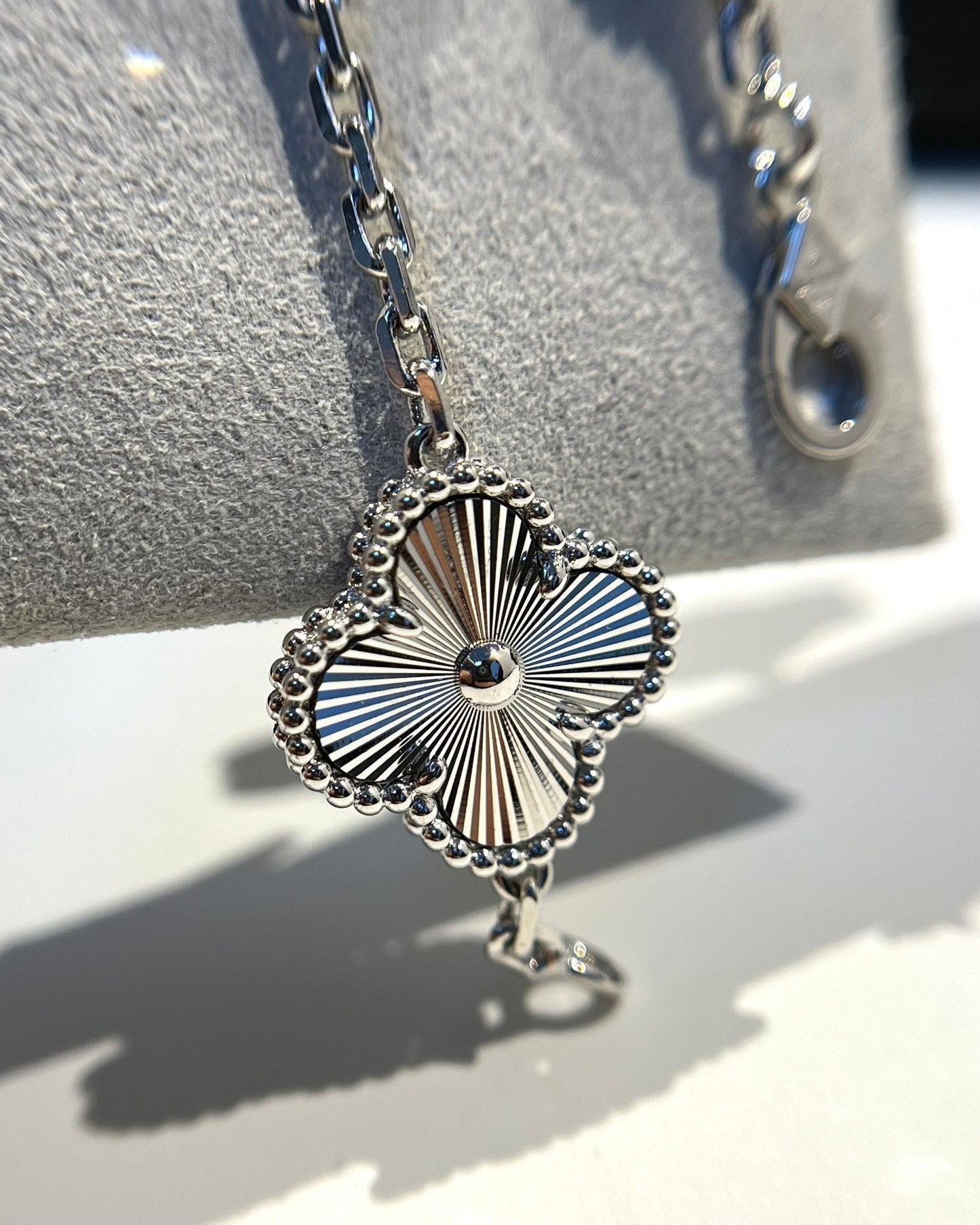 [Marin] CLOVER 5 MOTIF LASER BRACELET COLLECTION