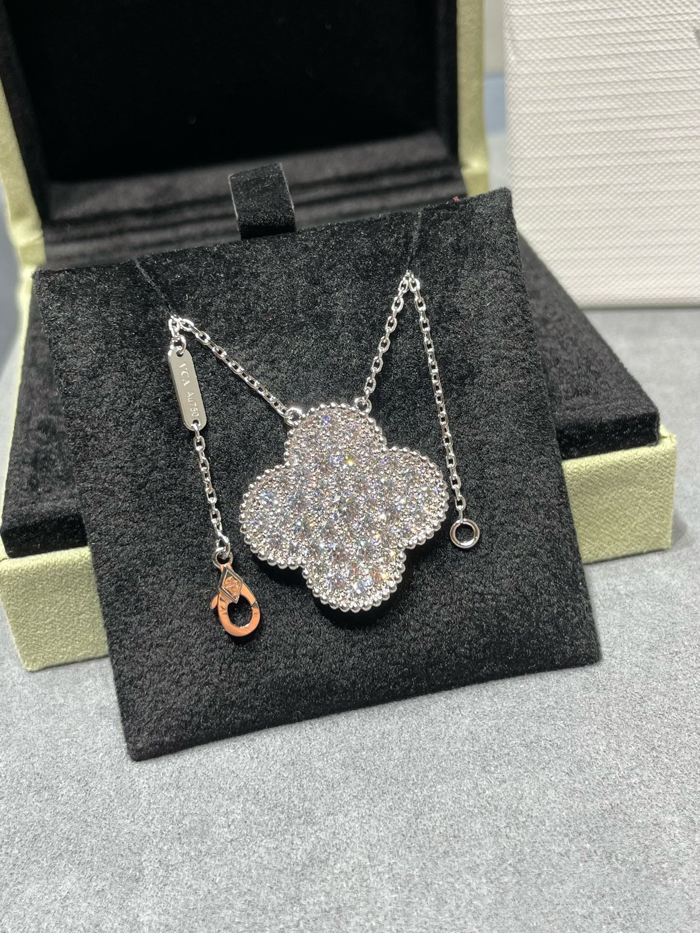 [Marin]CLOVER 25MM LARGE PENDANT DIAMOND PAVED SILVER NECKLACE